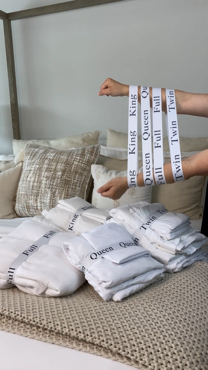Amazon find that helps you organize your bedding! This elastic band set helps you easily identify which size sheet set you have - king, queen, full or twin! 

Amazon home
Boll and branch 
White bedding
Linens
Neutral home
Modern organic
Spring cleaning 

#LTKsalealert #LTKFind #LTKhome