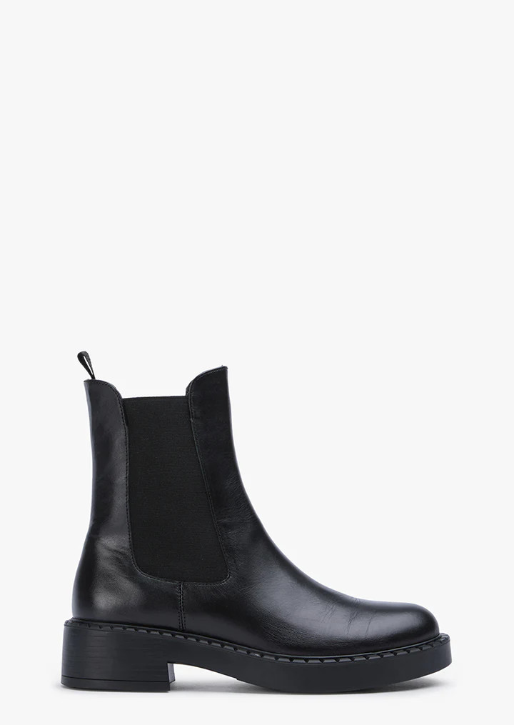 Comet Black Como | Tony Bianco (Australia & New Zealand)