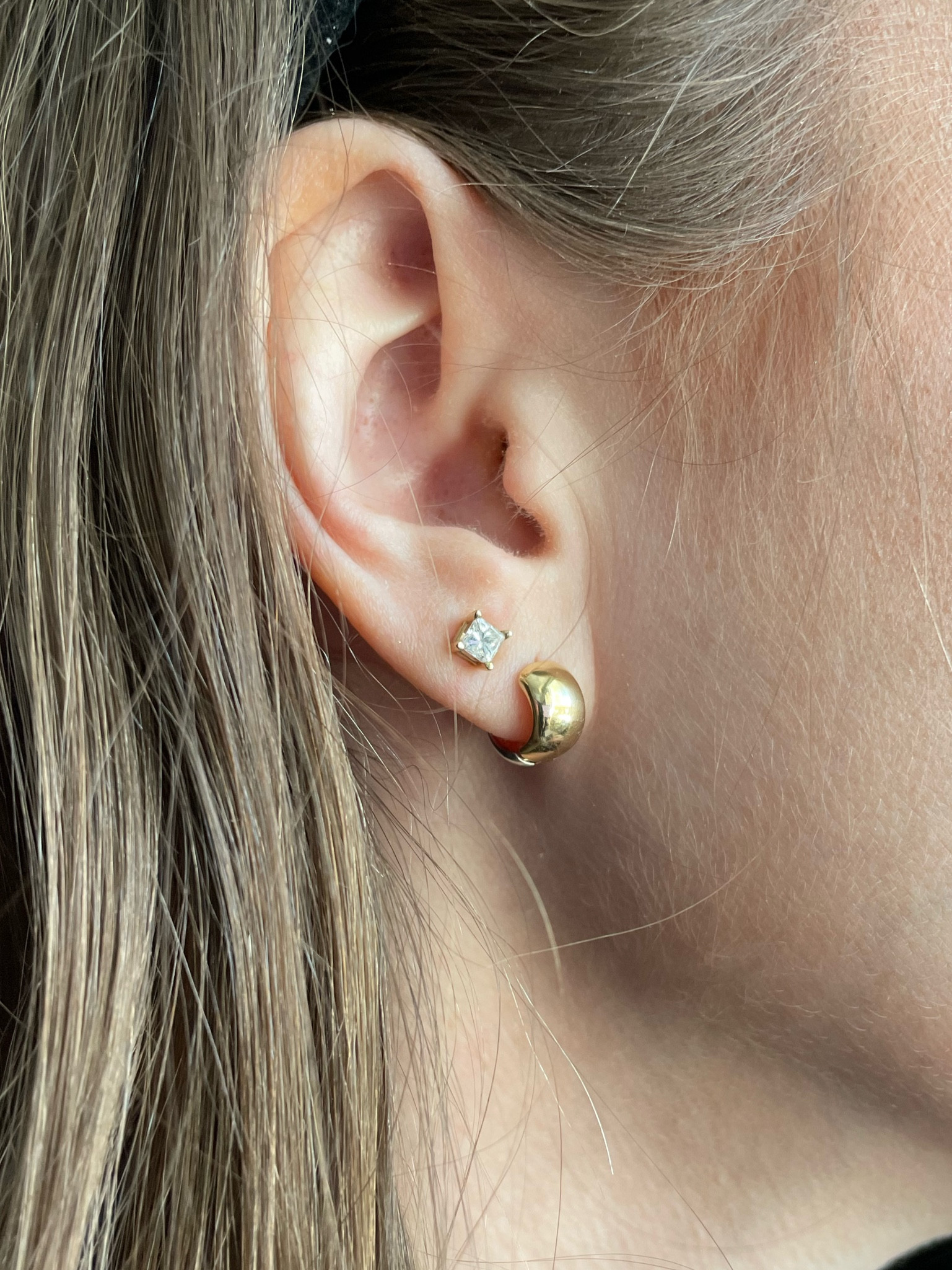 These reversible chunky huggie earrings are so cute and versatile! 

#LTKGiftGuide #LTKStyleTip