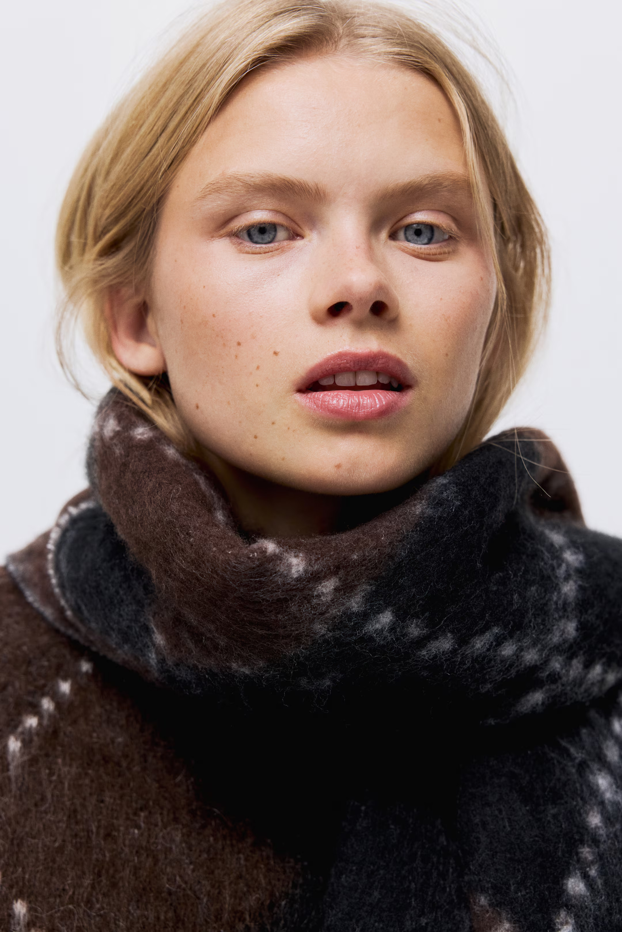 Fringed scarf | H&M (UK, MY, IN, SG, PH, TW, HK)