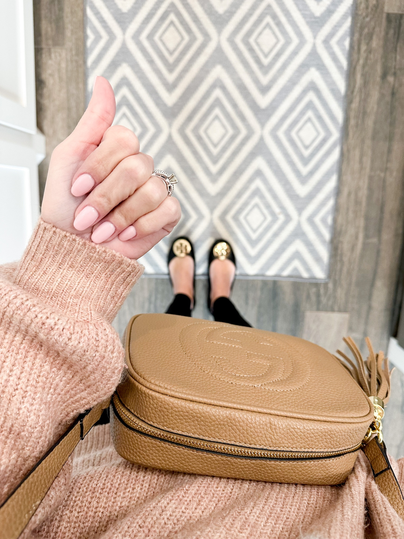 fresh nails + classic gucci soho disco bag 🤍🙌🏻

//
Gucci bag
Gucci soho
soho disco
DH Gate
Dhgate
Spring handbag 

#LTKitbag #LTKbeauty #LTKsalealert