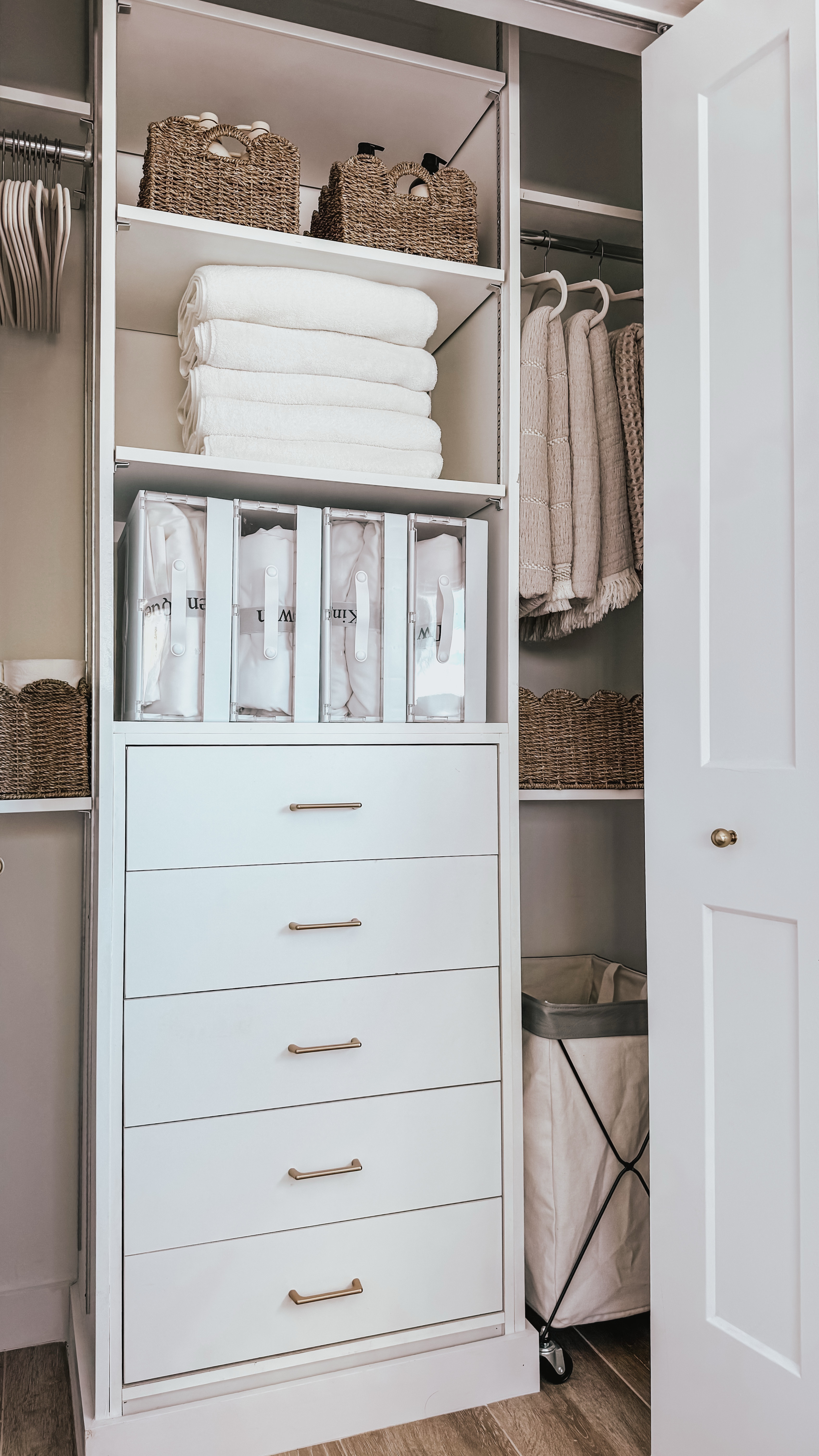 Linen closet organizers 🤍 comment linen closet and I’ll send you the details! 

Some of my favorite linen closet organizers include:
+ bed sheet organizer bands to hold the sheets together & find the perfect size quickly
+ bed sheet organizer boxes to keep the sheets dust free and perfectly organized
+ pretty bins for extra storage - I use them for toilet paper, soaps, etc

#linencloset #organizedhome #amazonfinds #amazonhome #amazonfavorites #amazonmusthaves #amazonfinds2025 #organization #scallopedbaskets #bedding #towels 

#LTKSaleAlert #LTKWatchNow #LTKHome