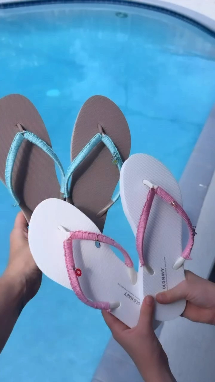 Summer weekend crafting  and this week I’m giving some flip flops a major glow up✨👏🏻 Should this be a series? 

Grabbed these flip flops from #oldnavy and string from #michaels 

Are you trying this DIY? 👀

✨ Follow @styledinasnap_ for more weekend craft inspo + affordable finds dropping weekly!

#summercrafts #crafting #90ssummer