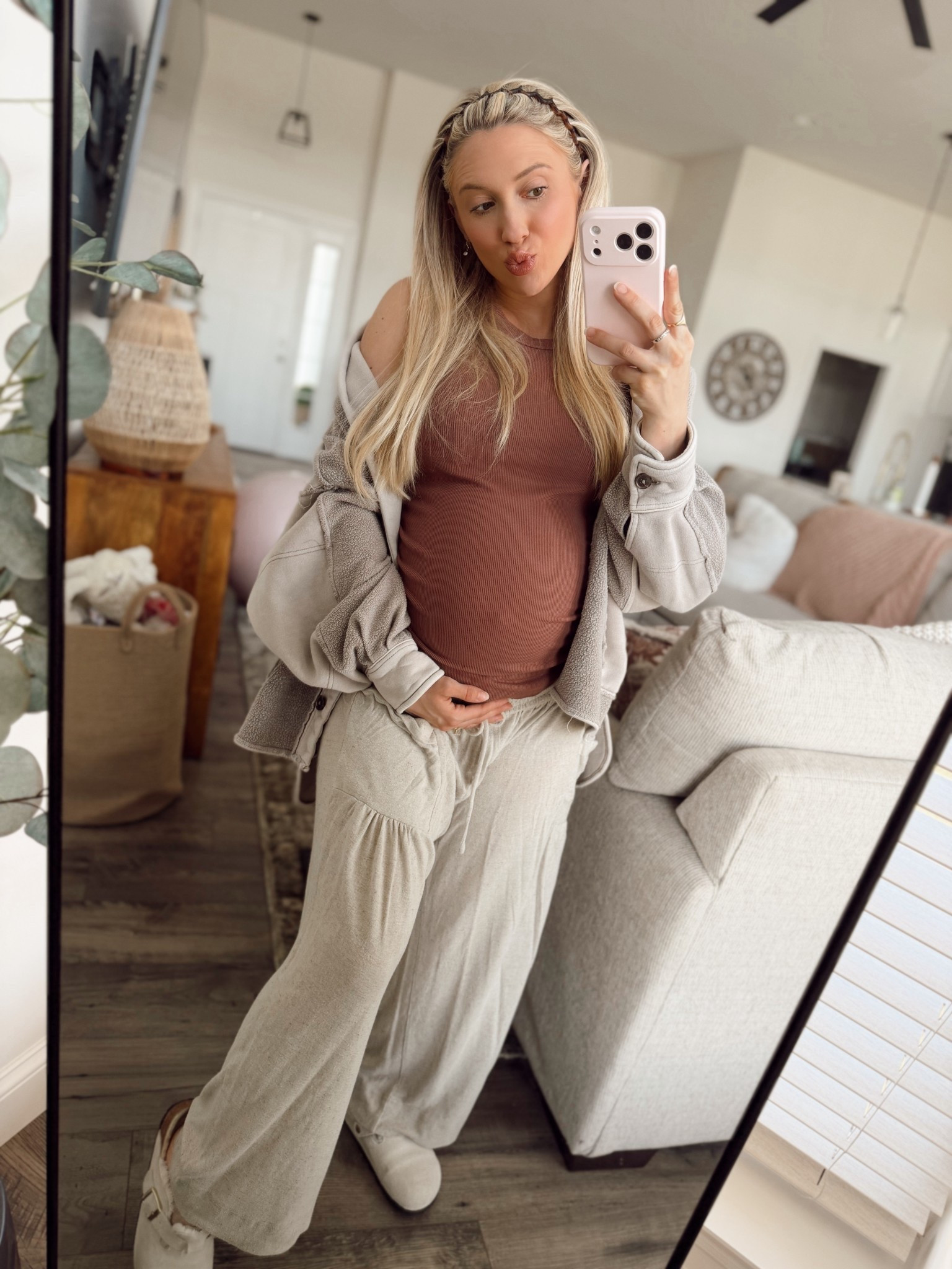 Comfy bumpftiendly ootd ✨

#LTKBump #LTKootd