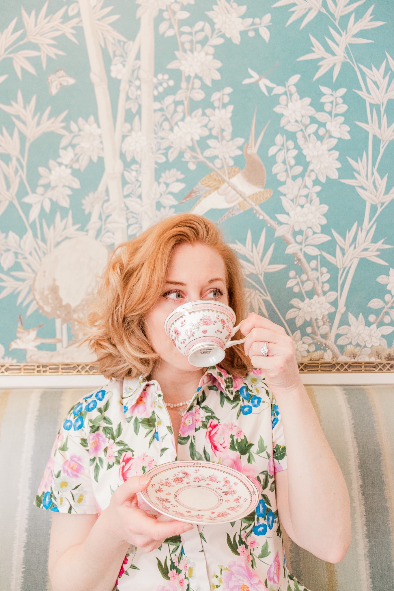 Time for tea at my FAVE place in Buckhead Atlanta, the Swan Coach House! It’s absolutely the most beautiful & this dress is what dreams are actually made of. 