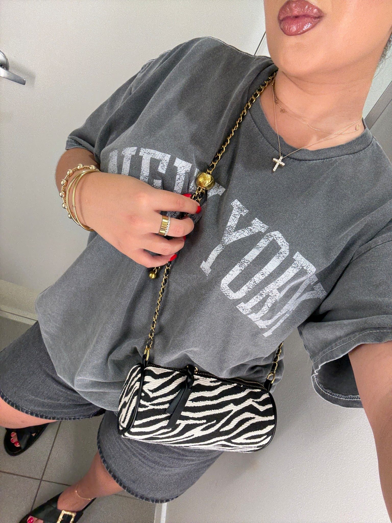 Yesterday’s day time look — for the mall🖤. Baggy & comfy vibes >>> 

Levi’s: 32
T-shirt is old(linked similar option) - size up for oversized fit 
Zebra bag: hear me out!!!! As cute as she is, I do not recommend! The quality was not equivalent to the cuteness sadly. I did find other zebra bags from trusty sites that give a similar vibes 🦓🖤

#LTKStyleTip #LTKSeasonal #LTKMidsize