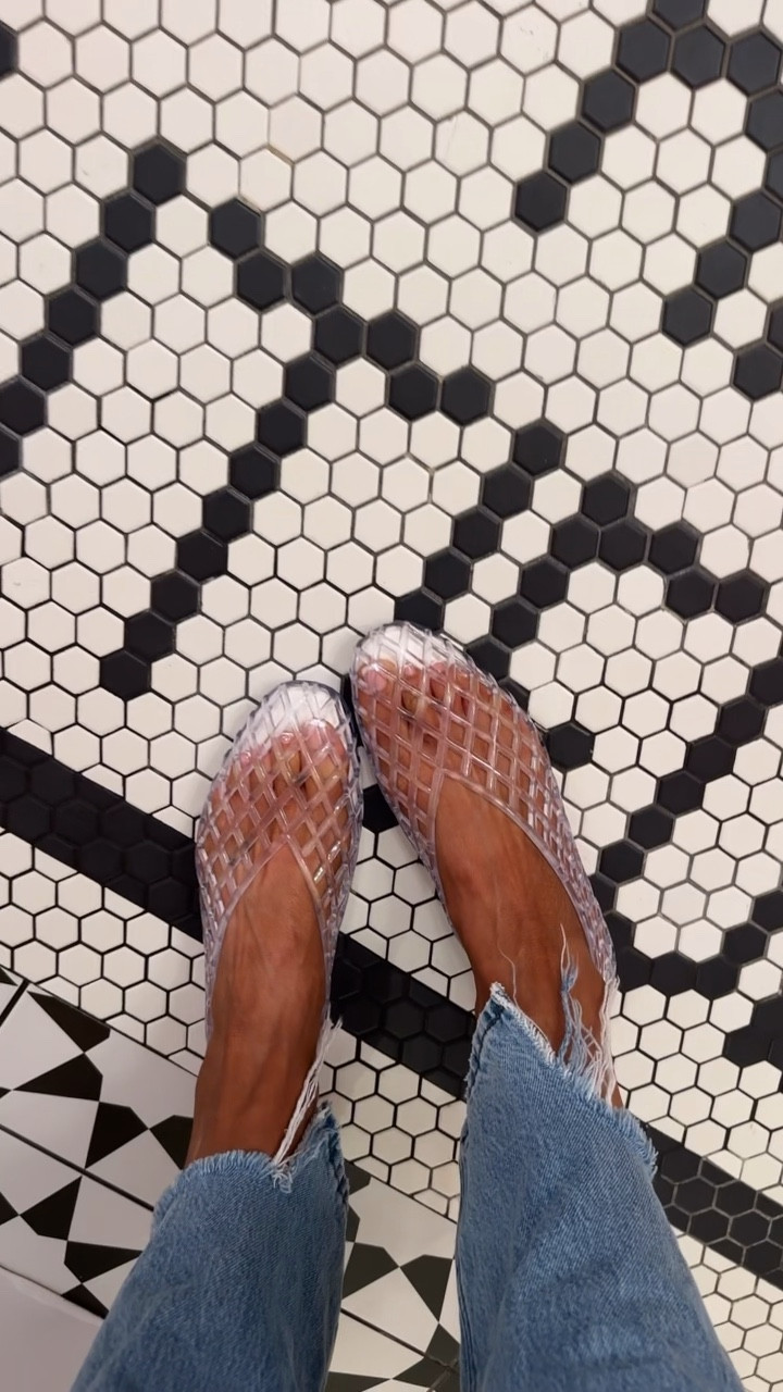 Cushioned sole go with absolutely everything super cute spring flats 😍😍😍