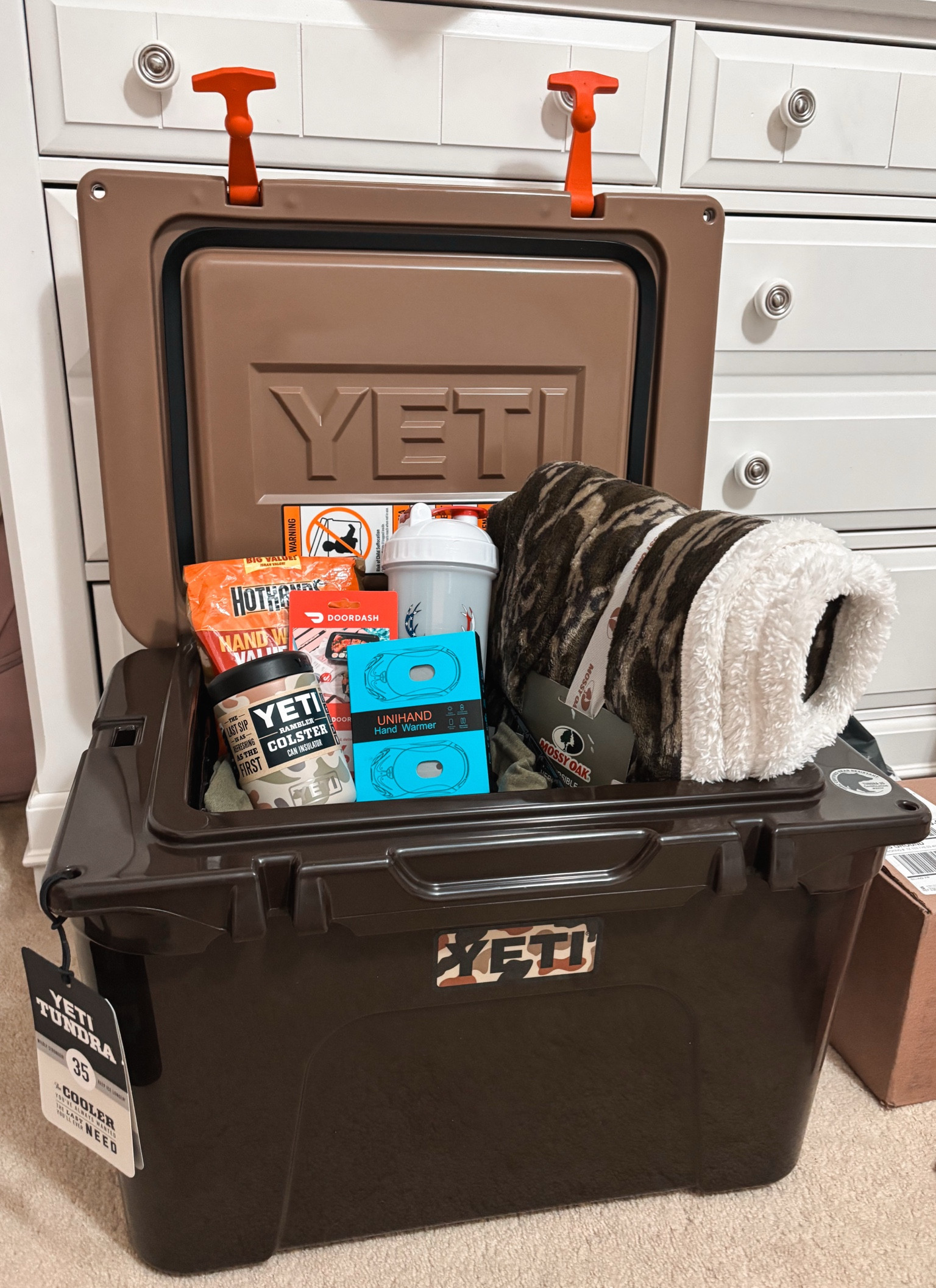 A stuffed camo yeti cooler, perfect for a men’s Christmas gift!


#LTKMens #LTKHoliday #LTKGiftGuide