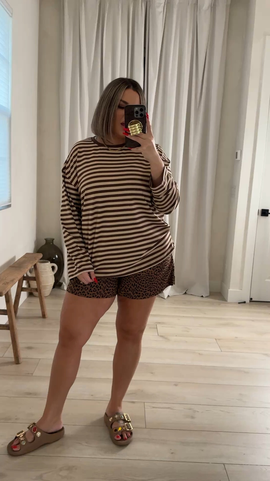 Shorts xl 
Top xl 
Sandals tts so comfy !