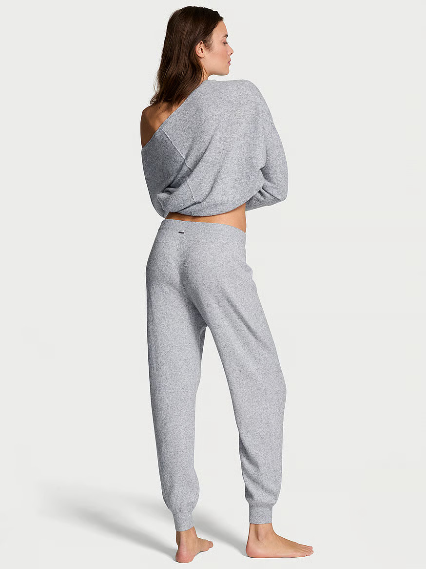 Online Now, In Stores 12/28: Up to 60% Off Sale | Victoria's Secret (US / CA )