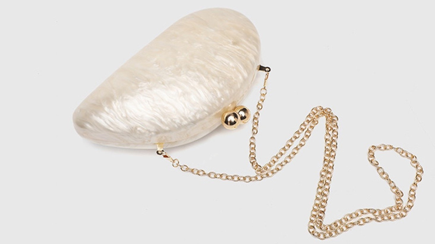 Acrylic shell clutch
Evening 