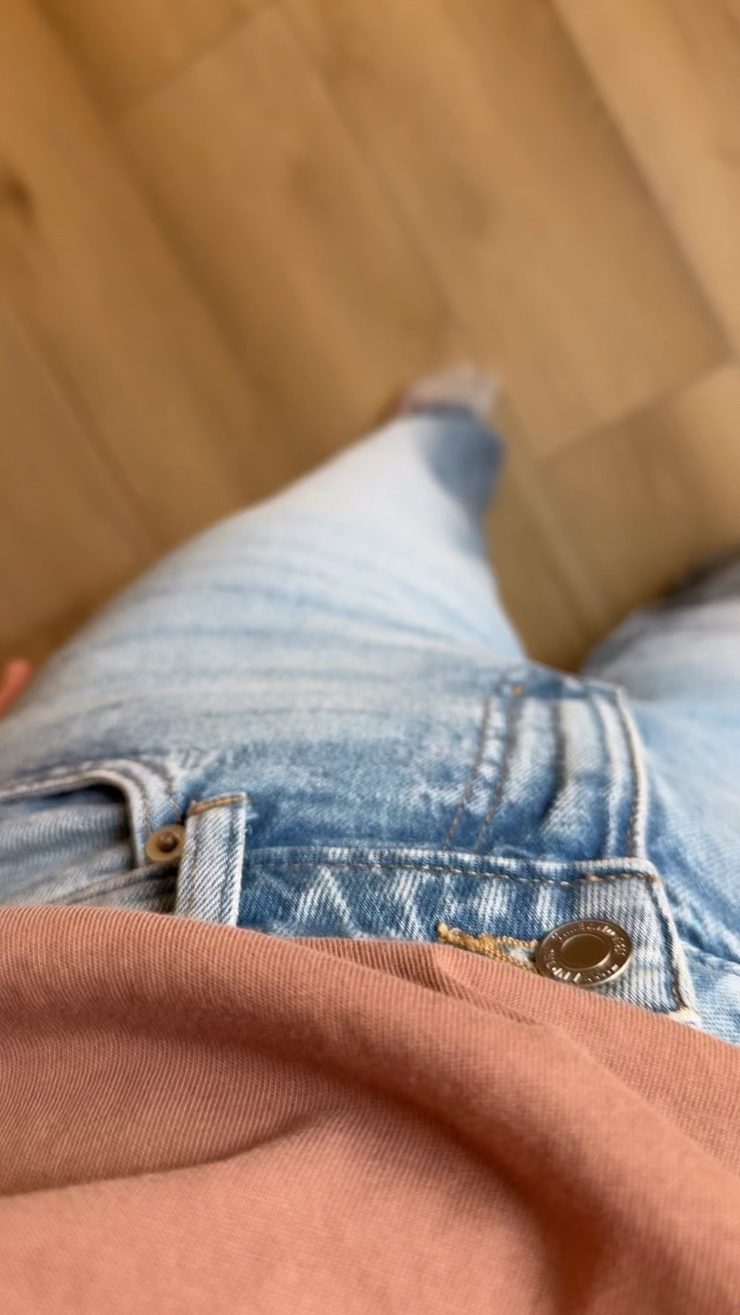 Found the best everyday jeans and they’re only $26 🙌🏼 Made with healthier cotton fibers, super soft, and they actually sit right where you want them to — comfy, flattering, and easy to wear all day. Such a good affordable find that looks way more expensive than it is 🤍

#AffordableStyle #BudgetFashion #EverydayDenim #MomStyle #LTKFinds

#LTKootd #LTKmomlife