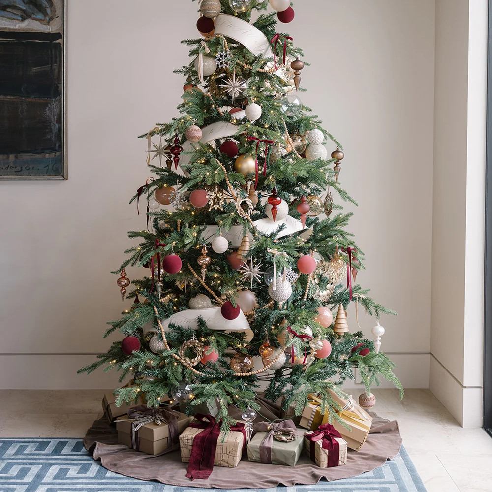 Velvet Tree Skirt – Luxurious Holiday Base | CG Hunter