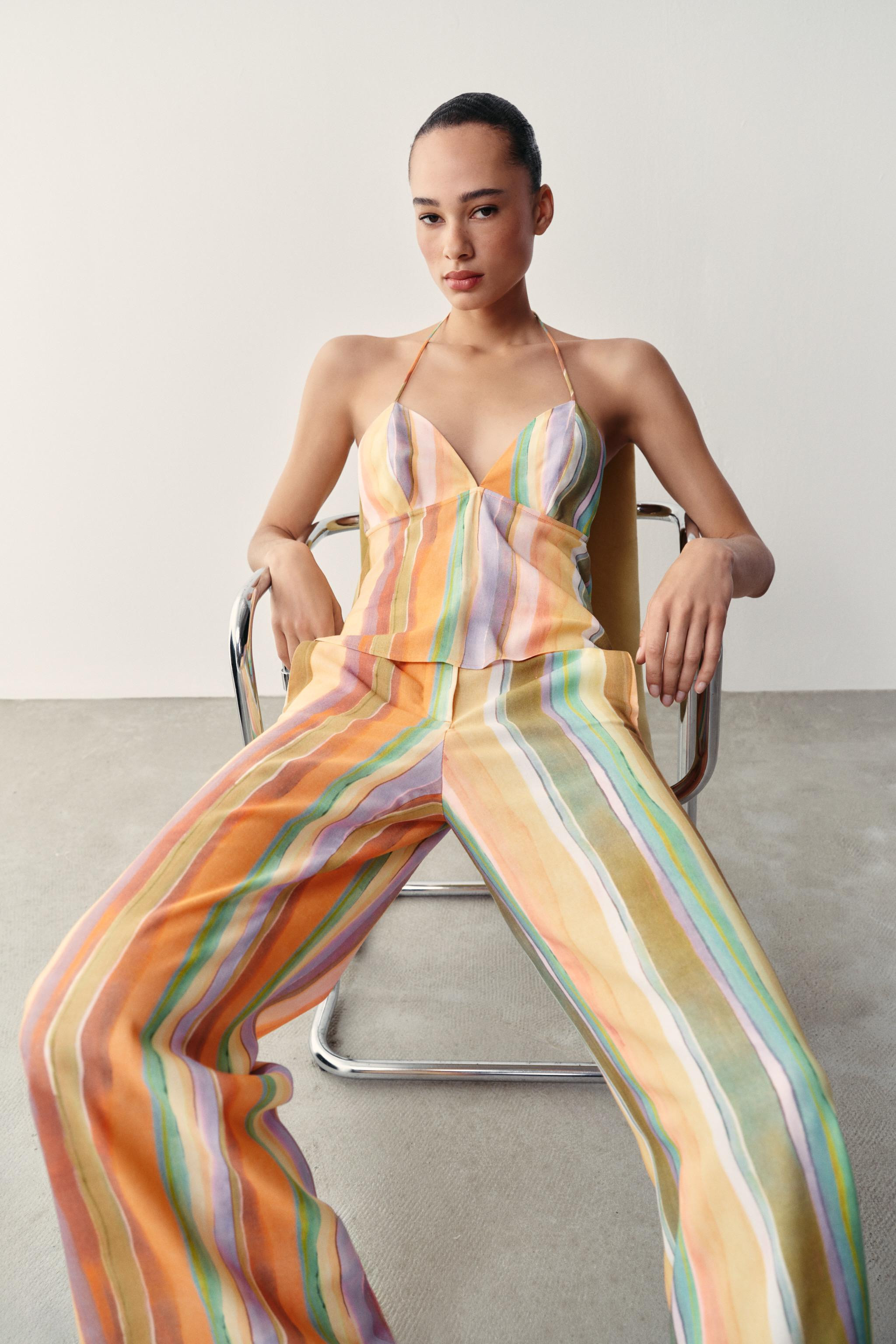 Halter neck top with a V-neckline and open back. Back tie closure. | Zara US