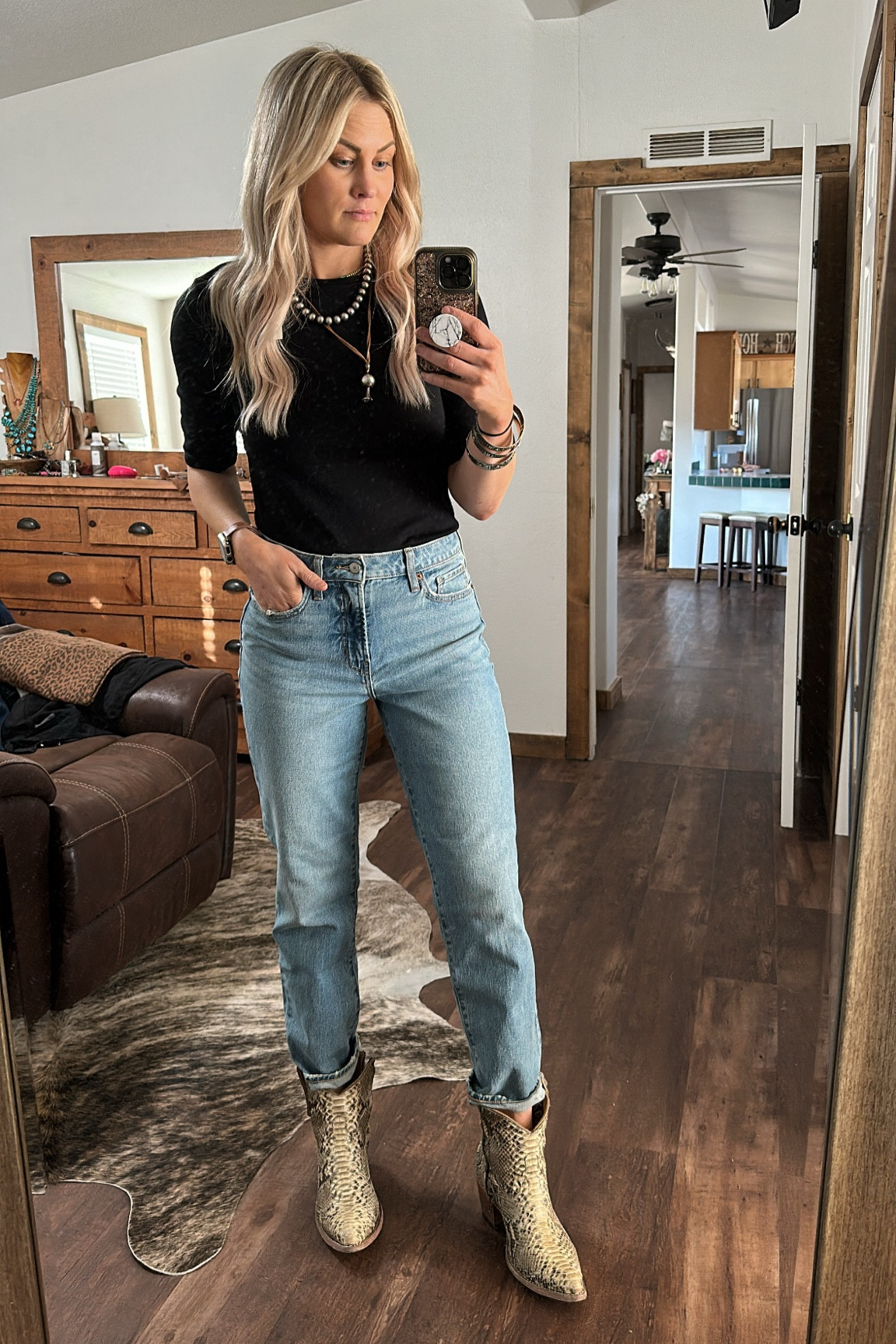 This is the best basic tee—perfect for work, date night, or everyday! 

I’m in a medium! 