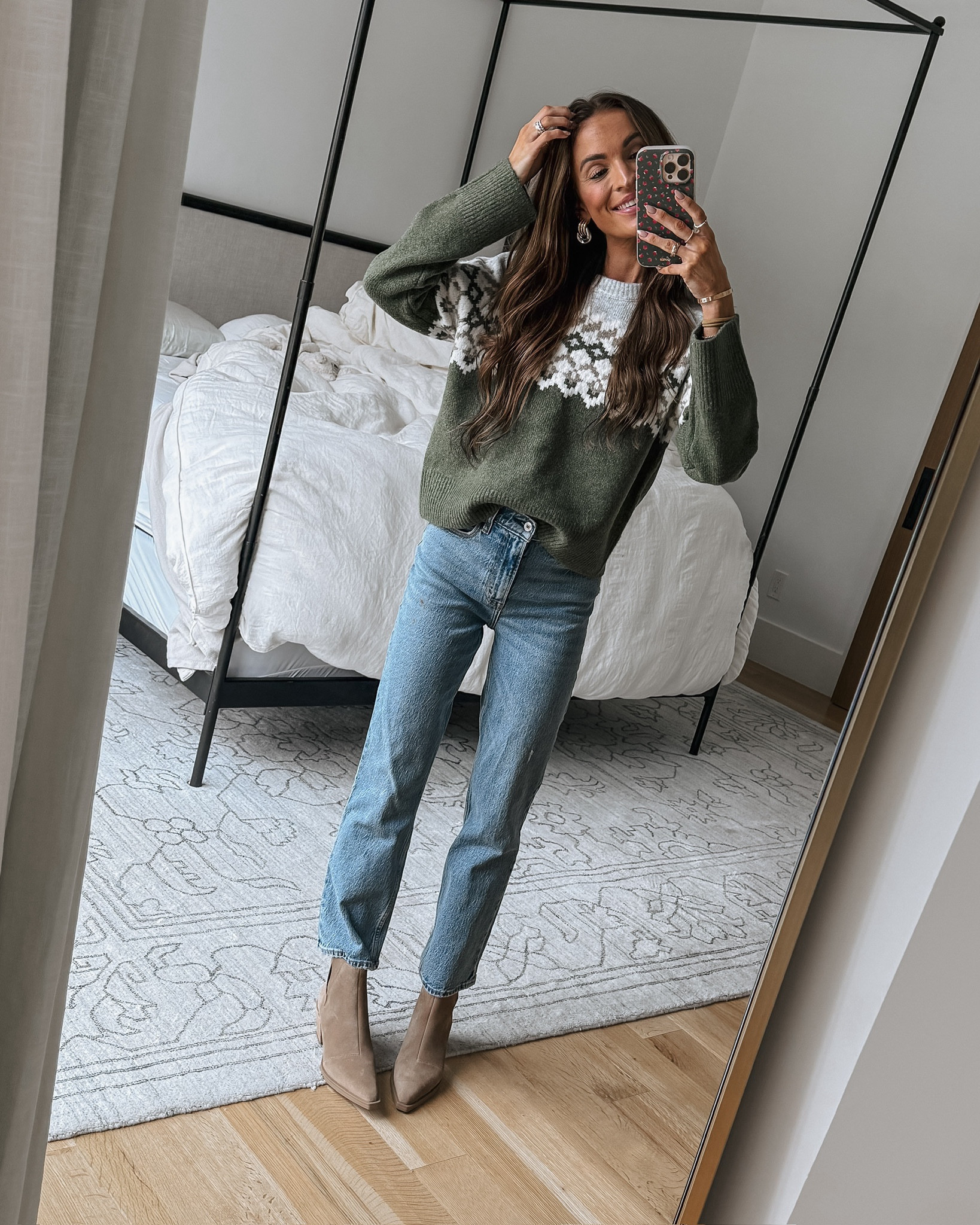 super soft + festive sweater on sale! 😍 use code AFLAUREN for 20% off 

#LTKFindsUnder100 #LTKSaleAlert