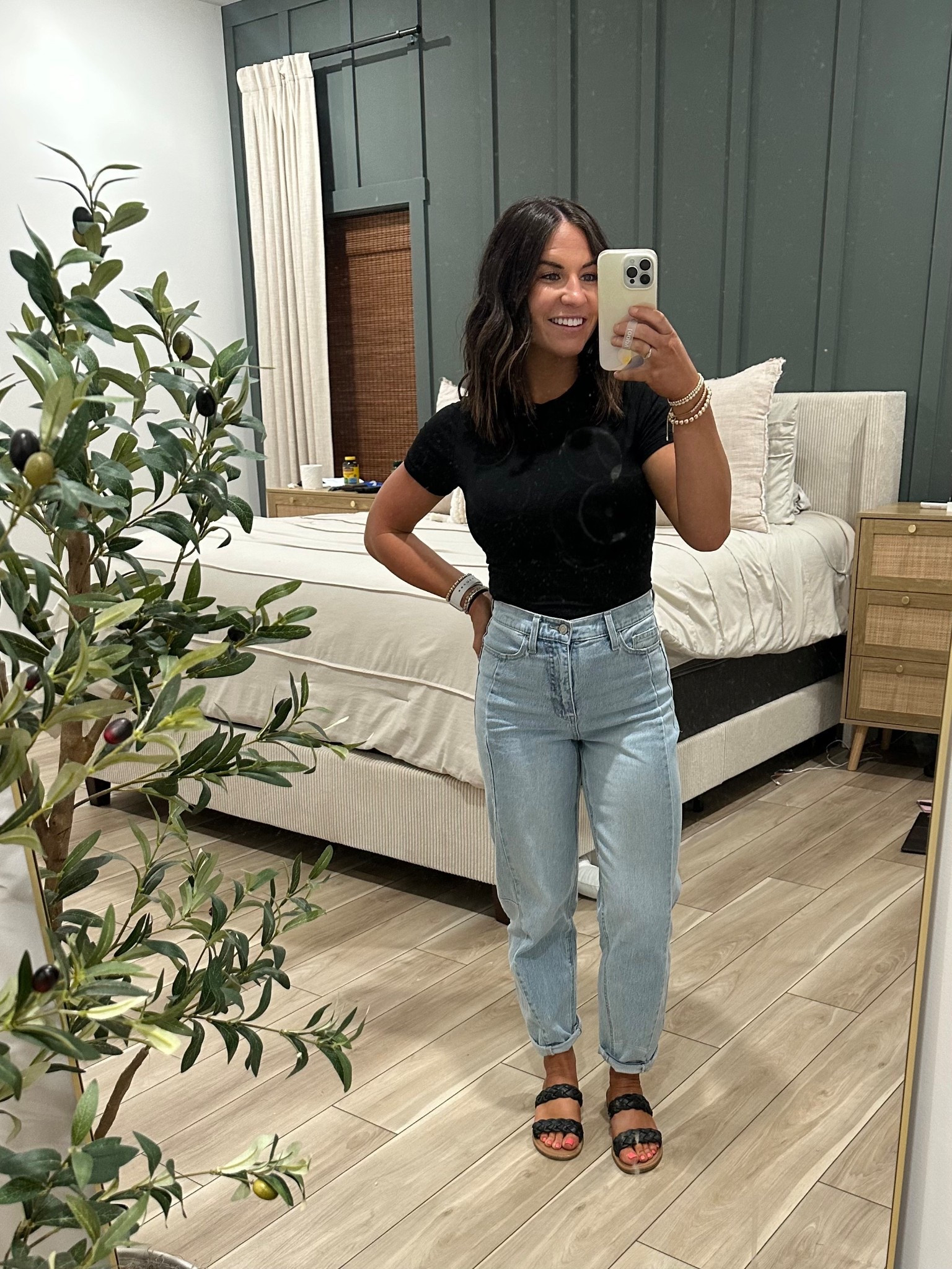 Walmart for the win! I’m wearing a size 0 in the jeans and an XS in the top 🖤

#LTKootd