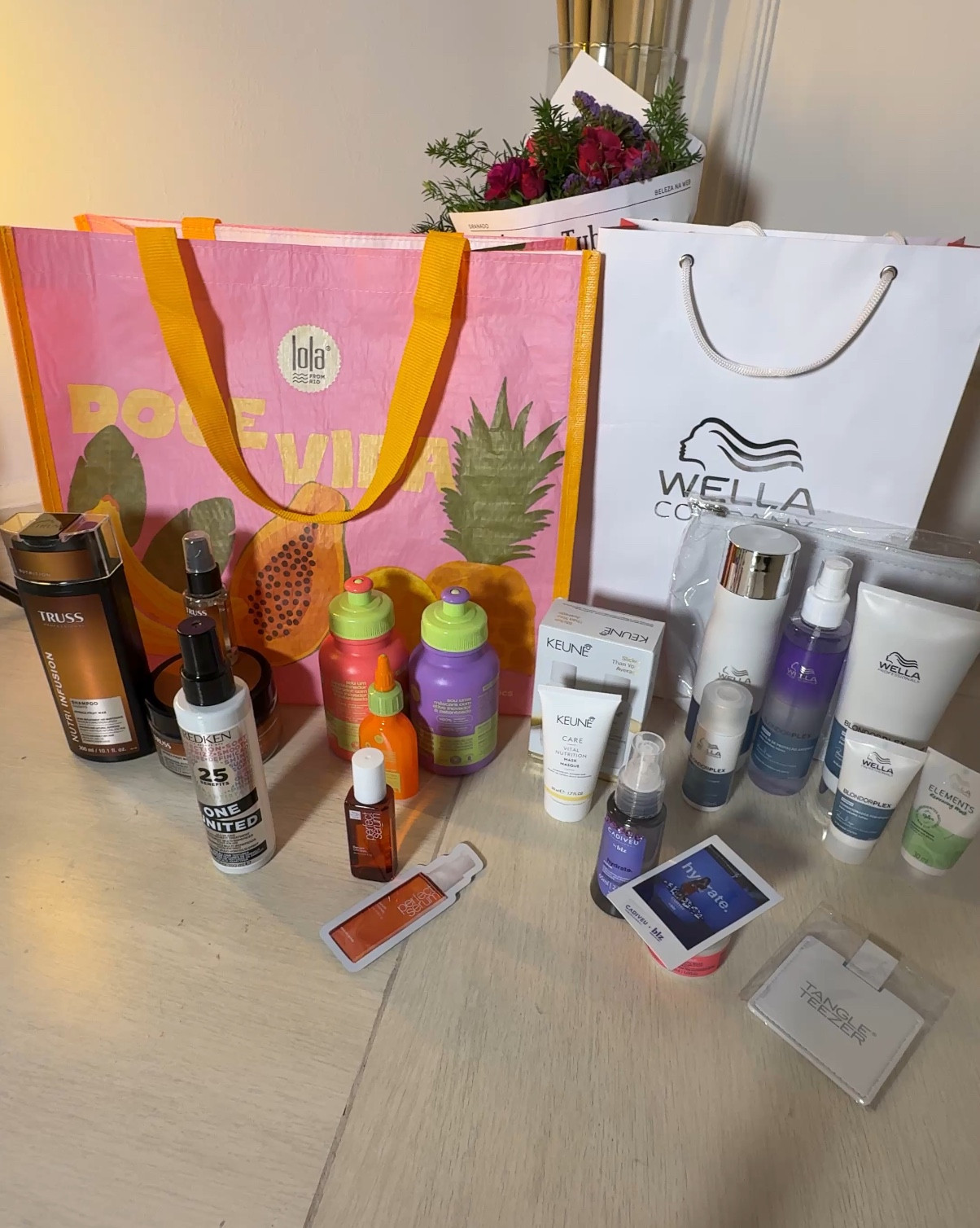 Alguns dos produtos que recebi no evento do conecta beleza… meu cabelo saiu de lá uma maravilhosa! Eu amei todos os óleos que passei no cabelo 🥰

#LTKbeleza #LTKbrasil