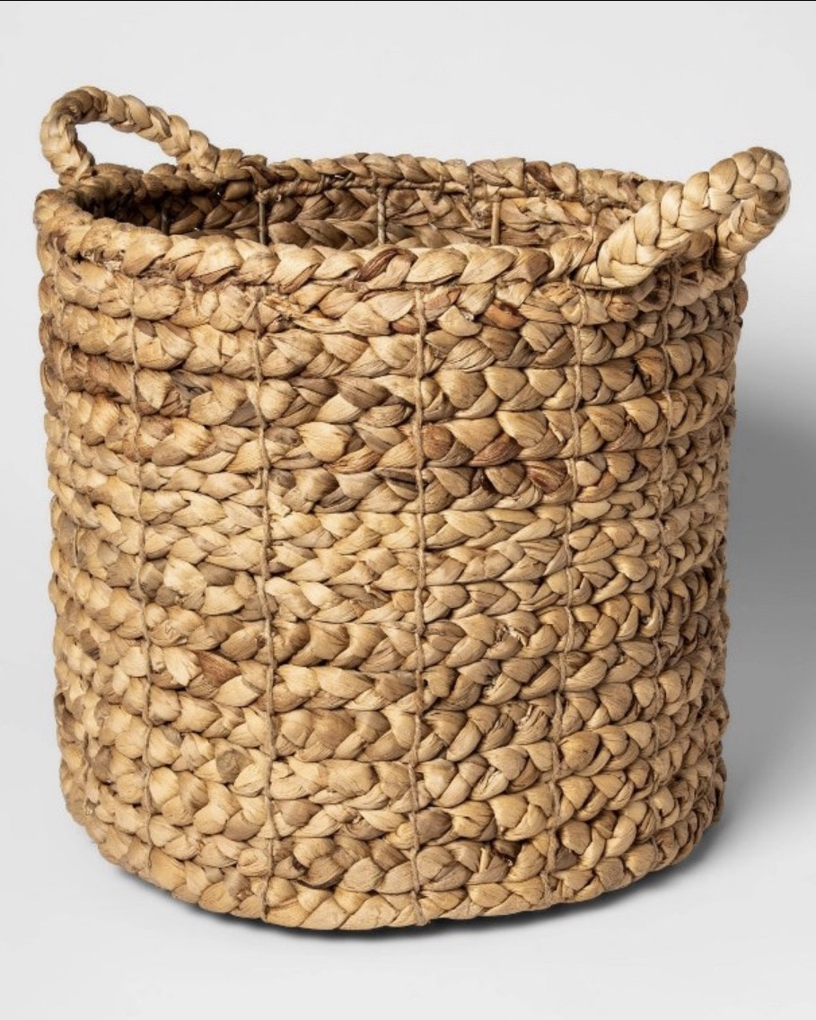 Woven decorative basket

This is a favorite decorative basket by Threshold. Perfect for de cluttering a space.  

#LTKHome #LTKFindsUnder50 #LTKGiftGuide
