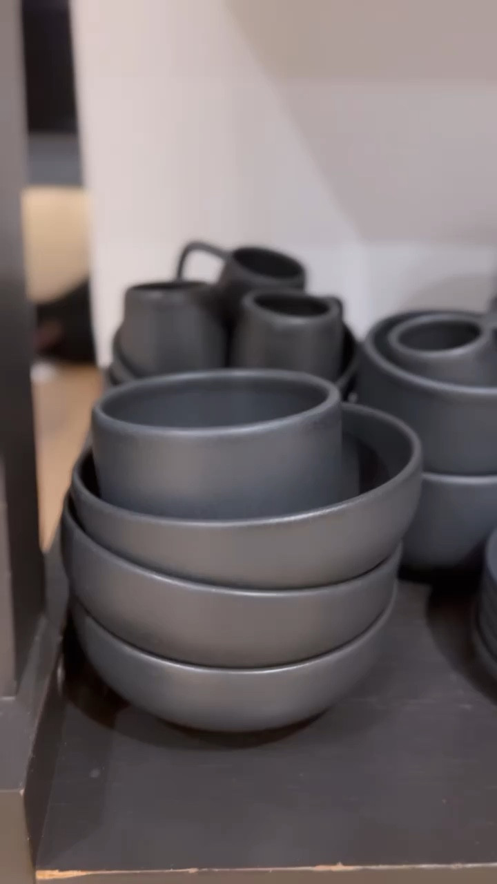 Love my new modern and elegant stoneware dinnerware set! 🤩


#dinnerware #dinnerwareph #plate #kitchenware #tableware #stoneware #instapottery #dinnerset #dishware #modernceramics #studioceramics #interiordesignersofinstagram #potteryforall #dinnerplate #kitchenessentials #ceramicplate #tableart #functionalpottery #diningtabledecor #luxurytableware #hospitalitydesigner #glazetesting #luxurycutlery #platesforchefs #servingbowl #blueandwhiteceramics #ceramiclover #eyeswoon #mediacabinet #decorofinstagram


#LTKHoliday #LTKsalealert #LTKhome