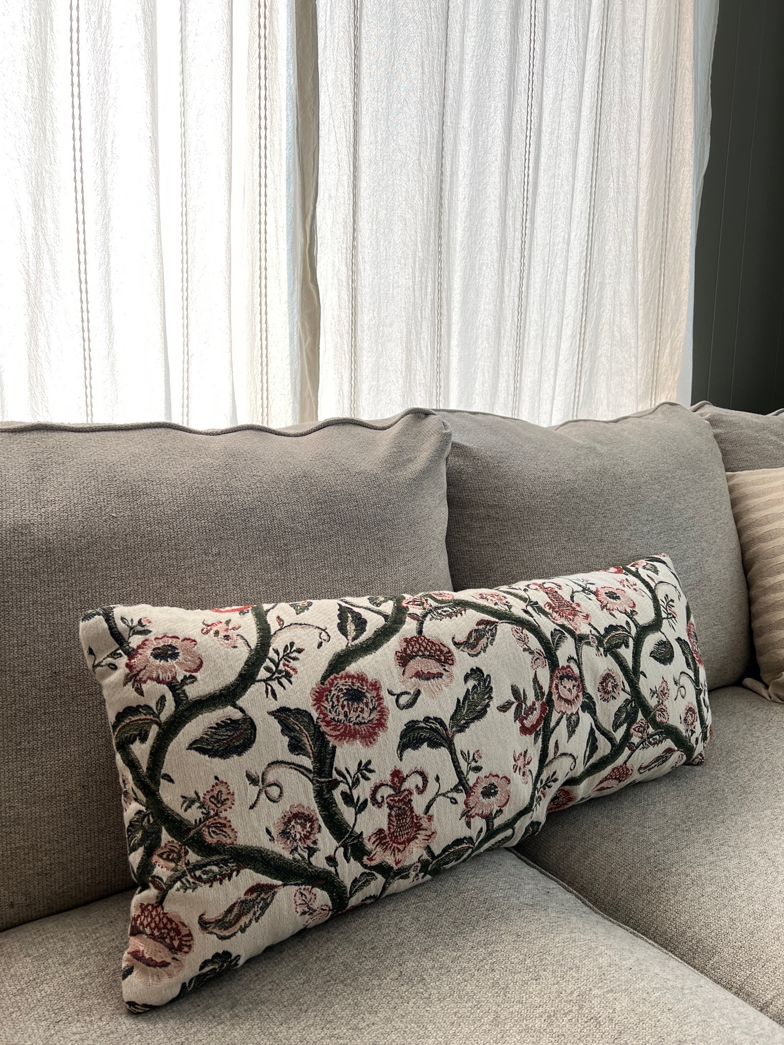 I’m obsessed with the colors and the pattern it’s just perfect 😍

#LTKFind #LTKhome #LTKSeasonal