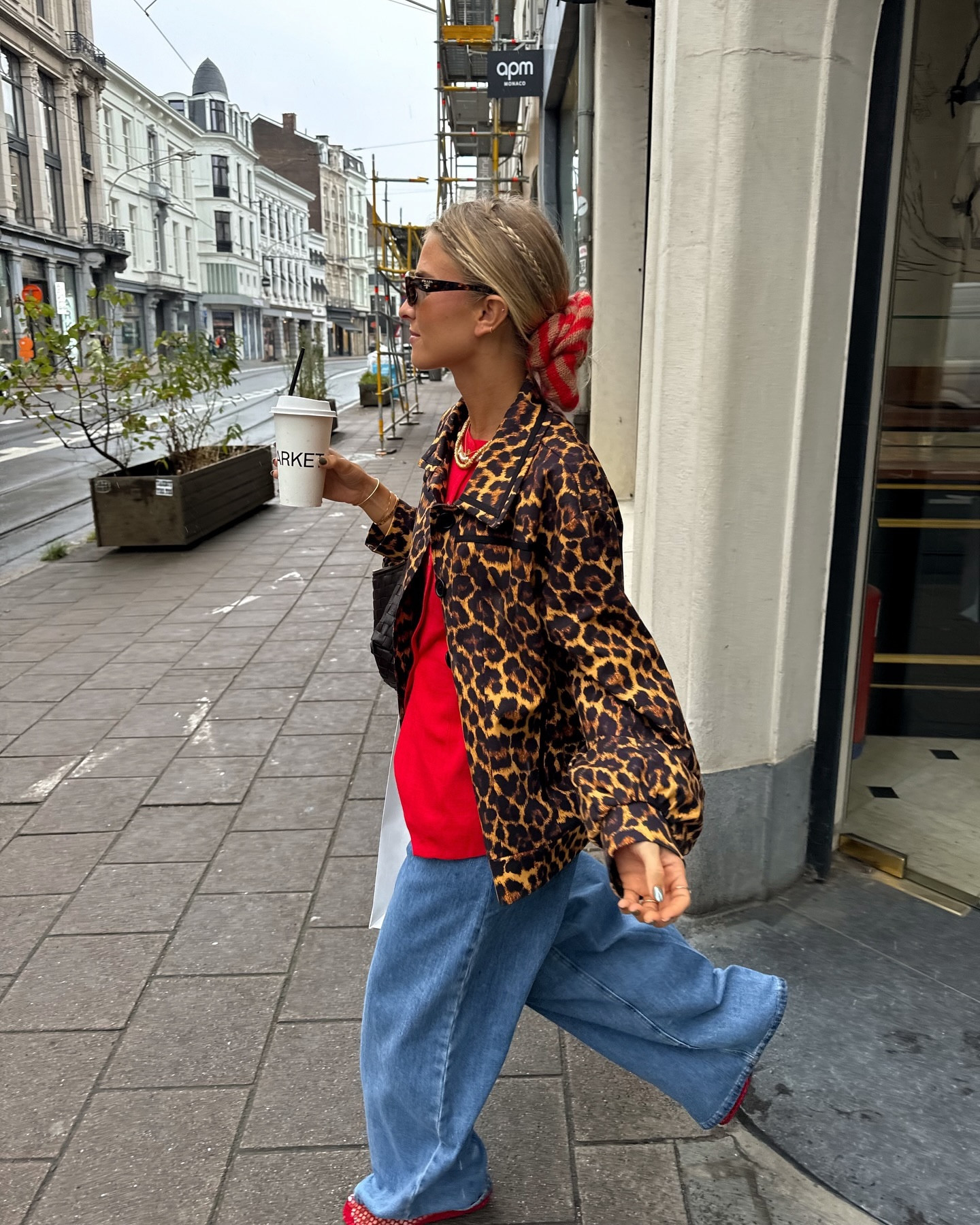 Autumn weather made me do it, swipe for trench coat shopping 🧸☔️✨ Do we like this one yes/no?
•
•
•
•
#fallfashion #outfitinspiration #ootd #falloutfit #fallstyle #fallinspo #leoprint #trenchcoat #trenchcoats #braidideas #outfitinspo #lookdujour #tenuedujour #streetstyleinspo #streetstyleinspo