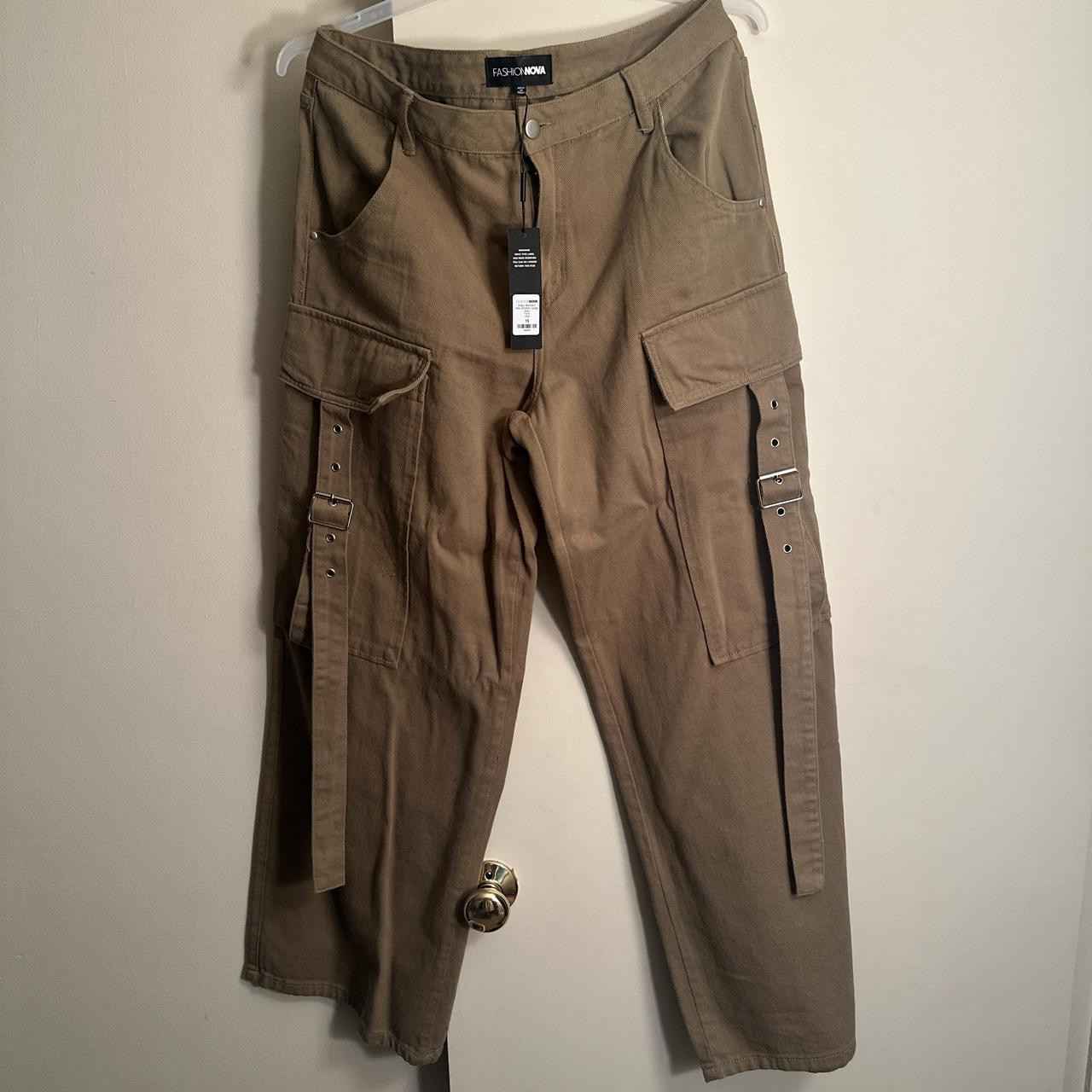 Fashion Nova Women's Cargo Pants - Khaki/Brown - 16 | Depop US