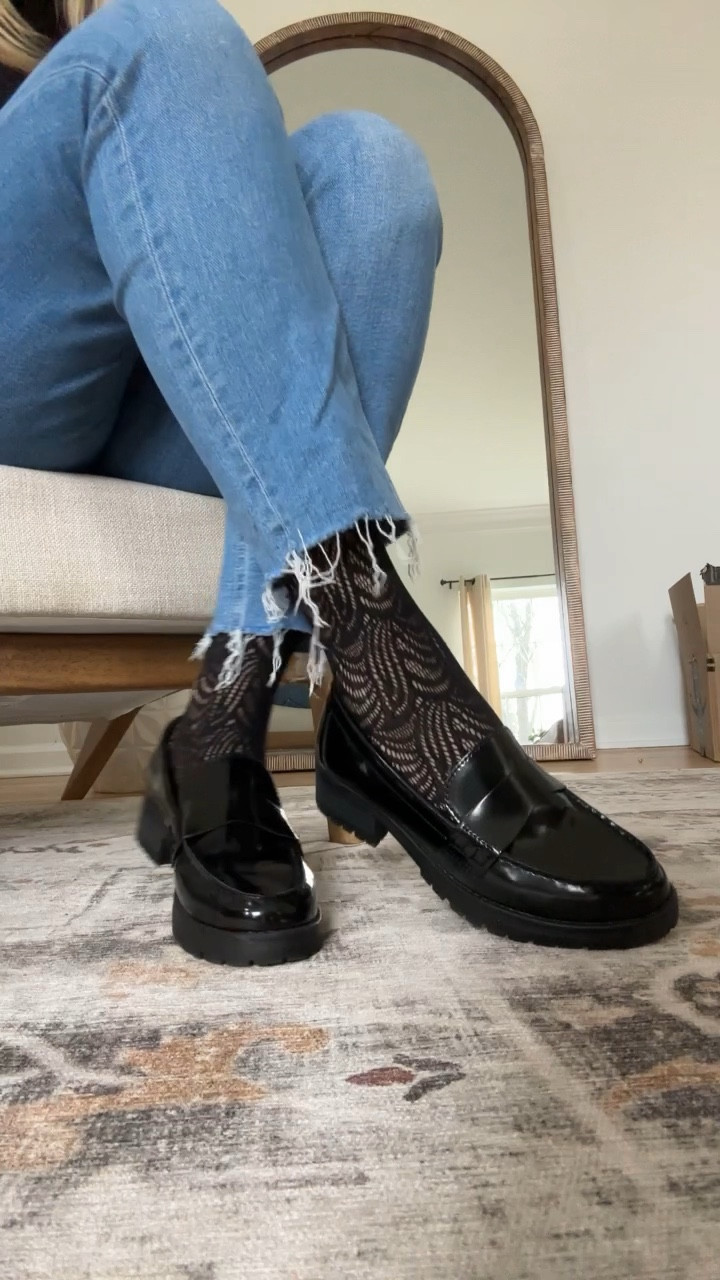 Black loafers


Black loafers, loafers

#LTKshoecrush #LTKMostLoved #LTKfindsunder50