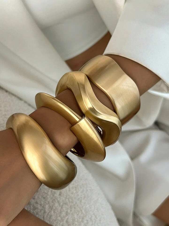 1pc Women's Fashionable Exaggerated Thick Metal Gold & Silver Asymmetrical Wave Cuff Bracelet, Vi... | SHEIN