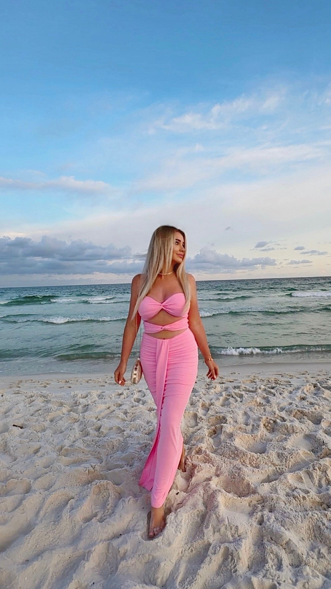 The perfect pink maxi dress for a sunset dinner or summer date night look 🐚💕 

#beachfashion #LTKsummer #LTKweddingguest #honeymoondress #beachmaxi #shellbag 

#LTKSeasonal #LTKTravel