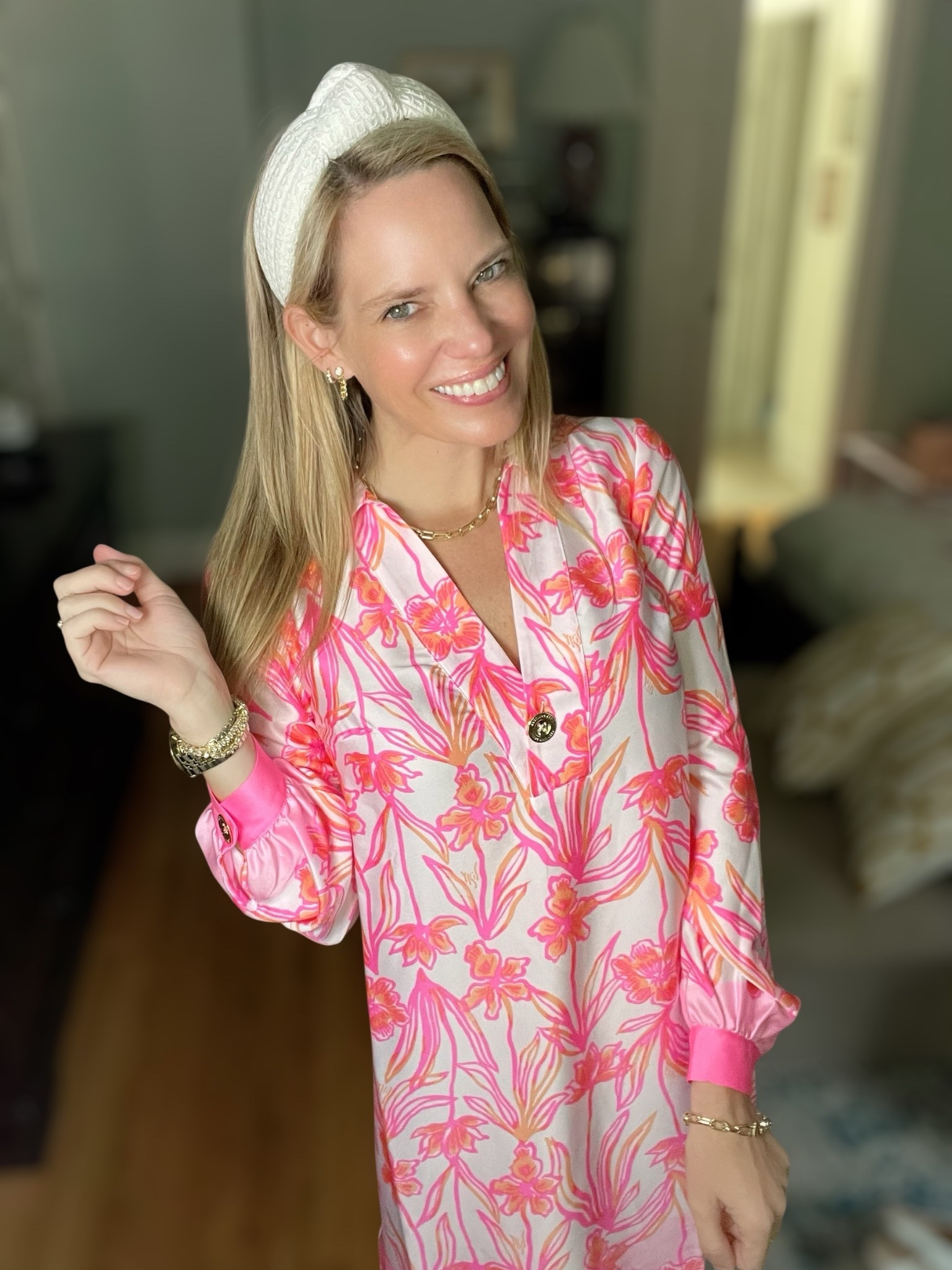 Pretty in pinks & corals 🌺 This Lilly Pulitzer Iralanne dress is giving major tropical glam with its vibrant floral print, silky feel, and elevated gold button details ✨ Wearing a size 00 — it runs generous, so size down if between!

The long sleeves and collared neckline make it perfect for spring-to-fall transitions, brunches, vacations, or a pop of print at the office 🏝️🌸 I styled it with orange slide sandals and gold Melinda Maria jewelry for a polished, playful look 💛

📏 Wearing size 00 – generous fit
🌺 Lightweight satin-feel fabric
👡 Orange slides linked as similar

💎 Jewelry is Melinda Maria — code PREPPYREBEL gets you 10% off!

#LillyPulitzer #IralanneDress #LTKSpringStyle #LillyLove #ColorfulStyle #ResortReady #LillyForTargetVibes #BoldAndBright #MelindaMaria #PREPPYREBEL 💖🌺🧡👛

#LTKFindsUnder100 #LTKPetite #LTKFindsUnder50
