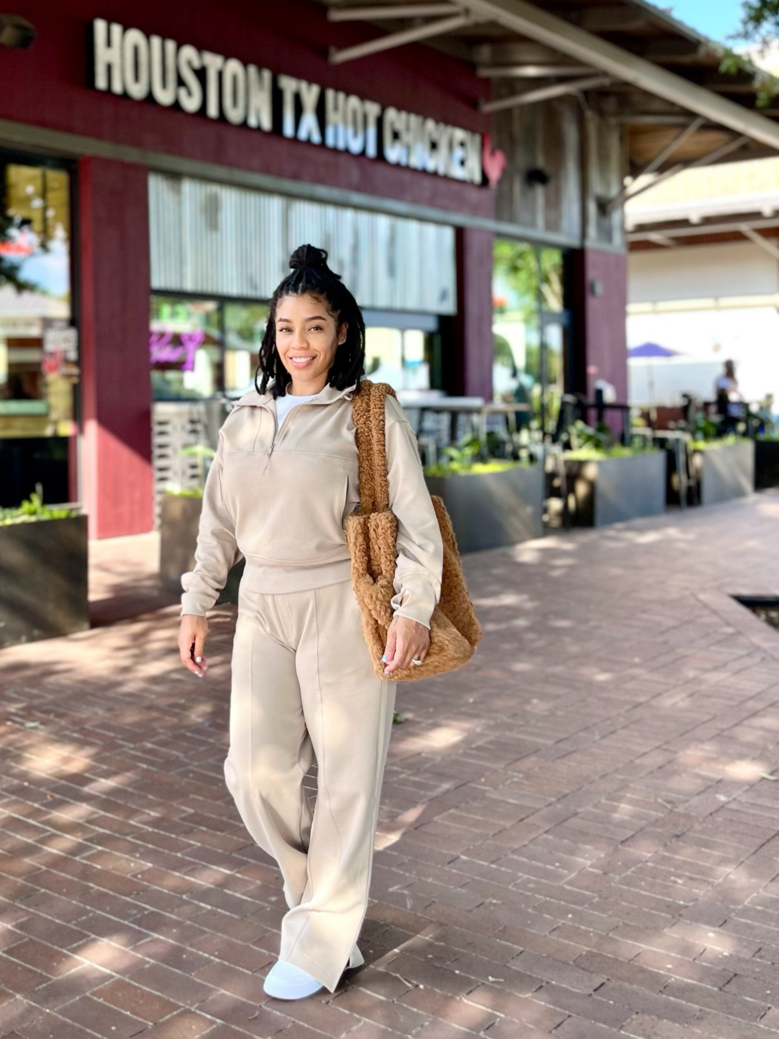 Me, as soon as I feel a breeze! 🍂 Loving this cozy set 🐻 The key to these up and down Houston fall temps is L-A-Y-E-R-S.  #FallOutfits

#LTKMidsize