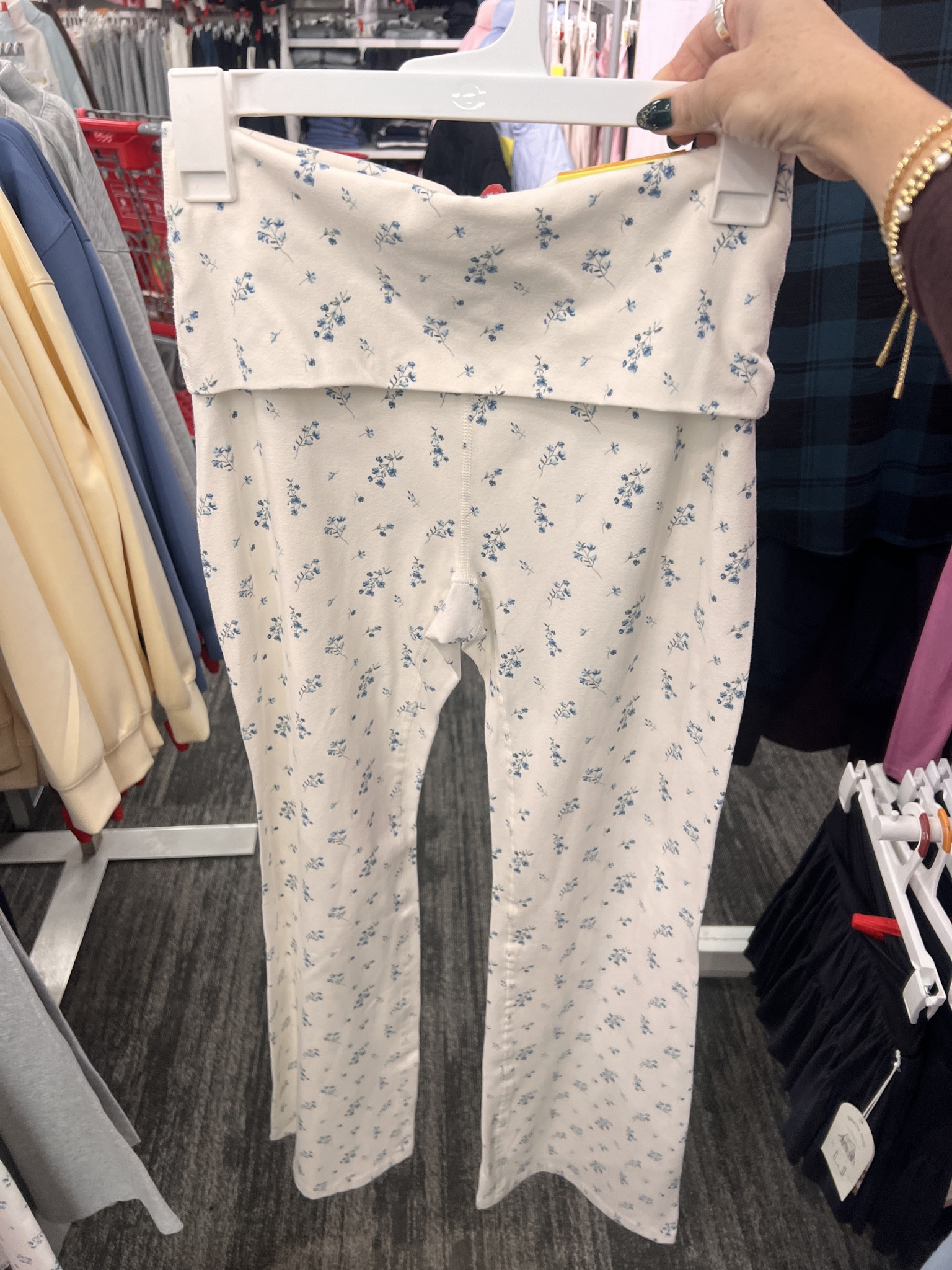 The cutest print fold over leggings! Has a matching sports bra and all on sale!


#LTKActive #LTKSaleAlert