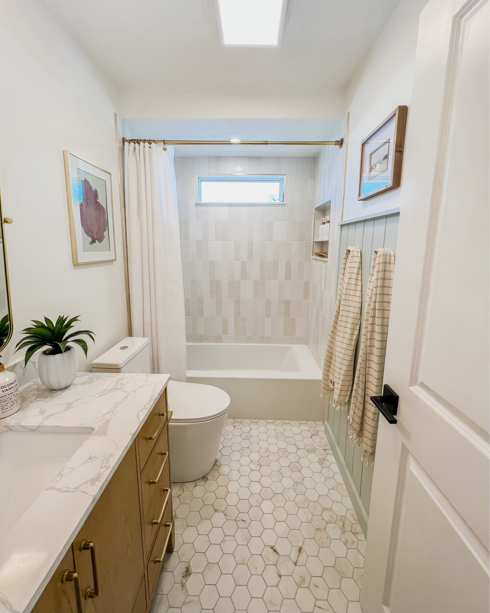 Coastal modern bathroom decor

#LTKhome