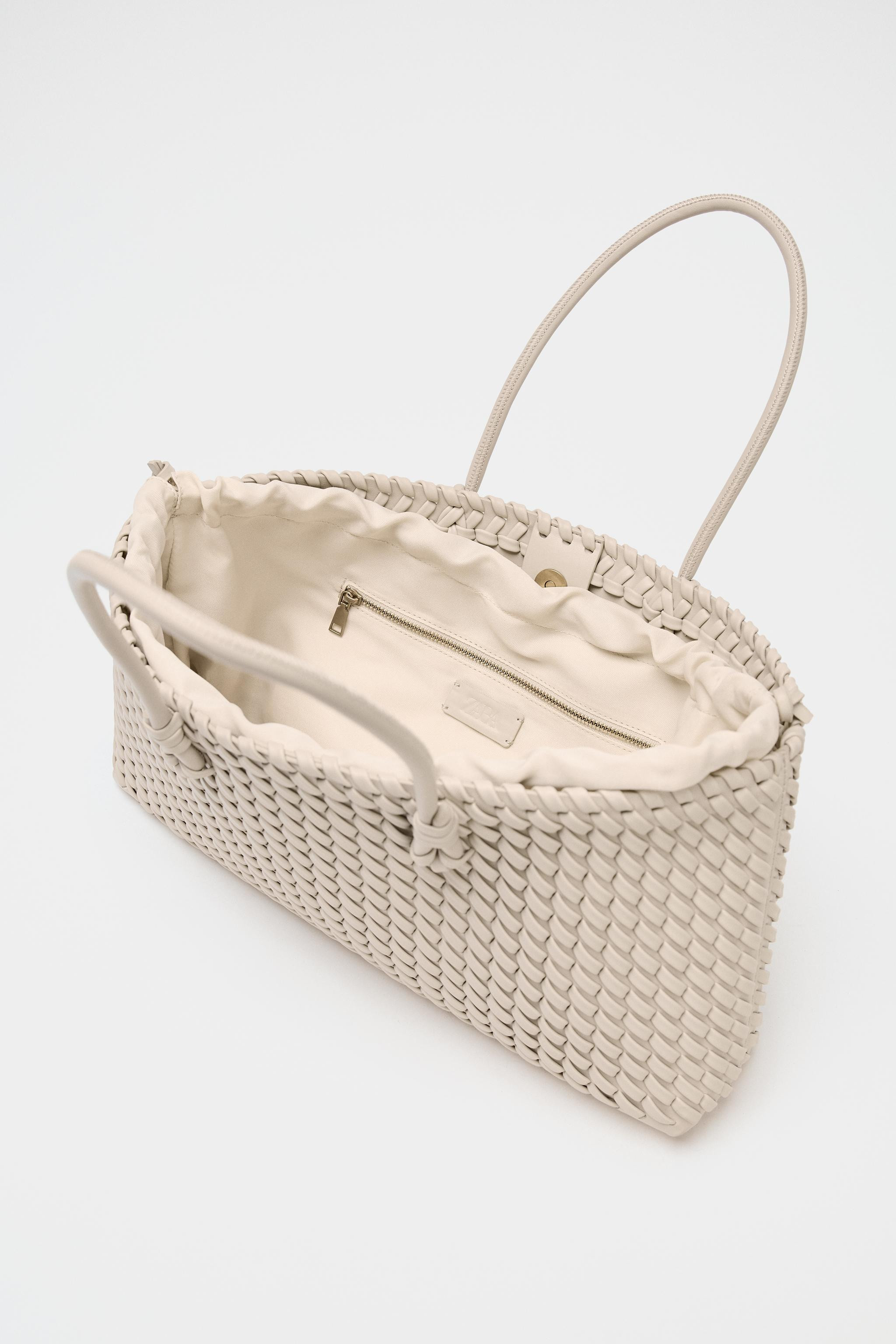 ELONGATED WOVEN SHOPPER | Zara Canada