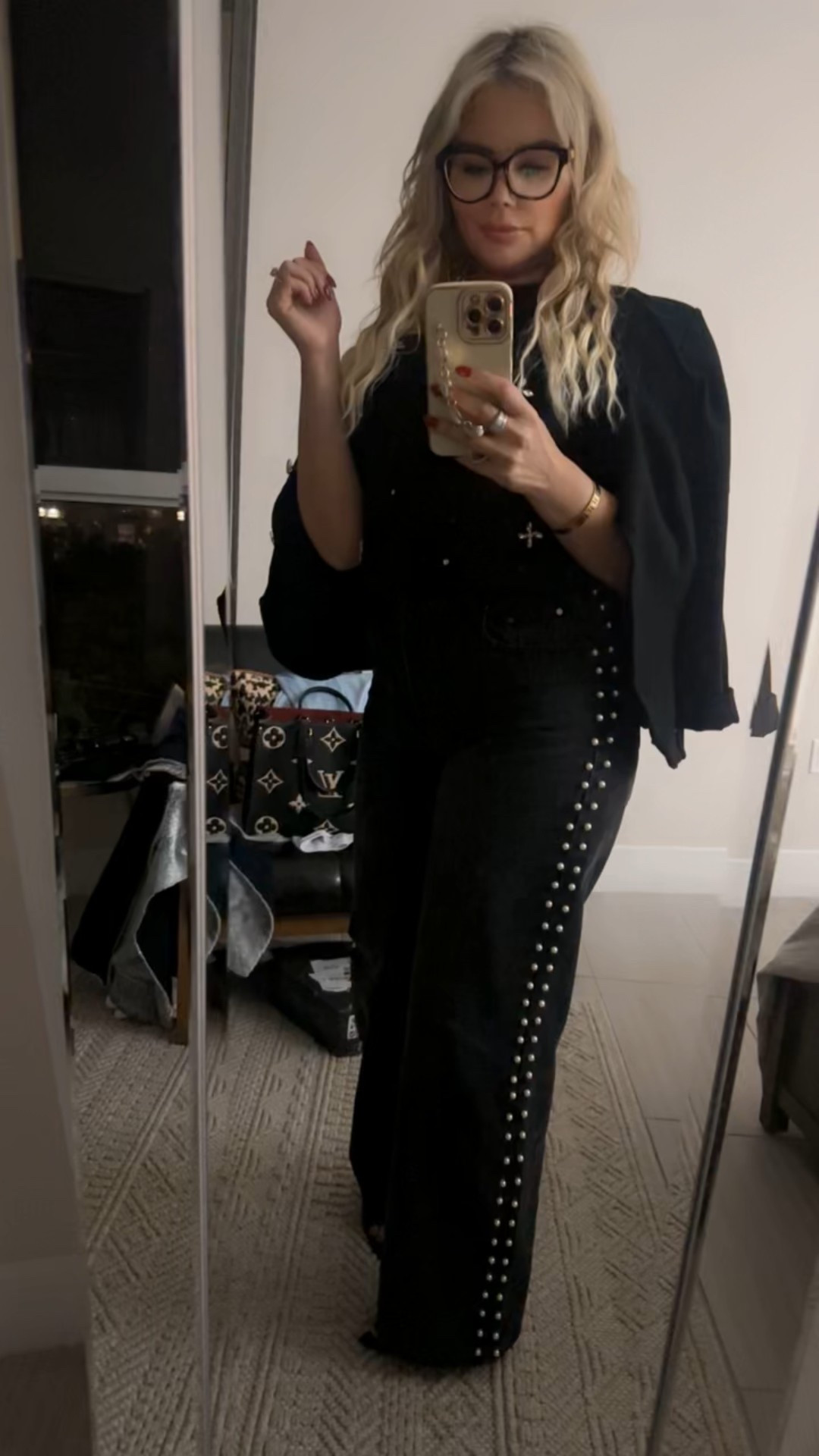 All black outfit for a night out #datenight #allblackeverything #jeans 

#LTKValentine #LTKOver40 #LTKvlog