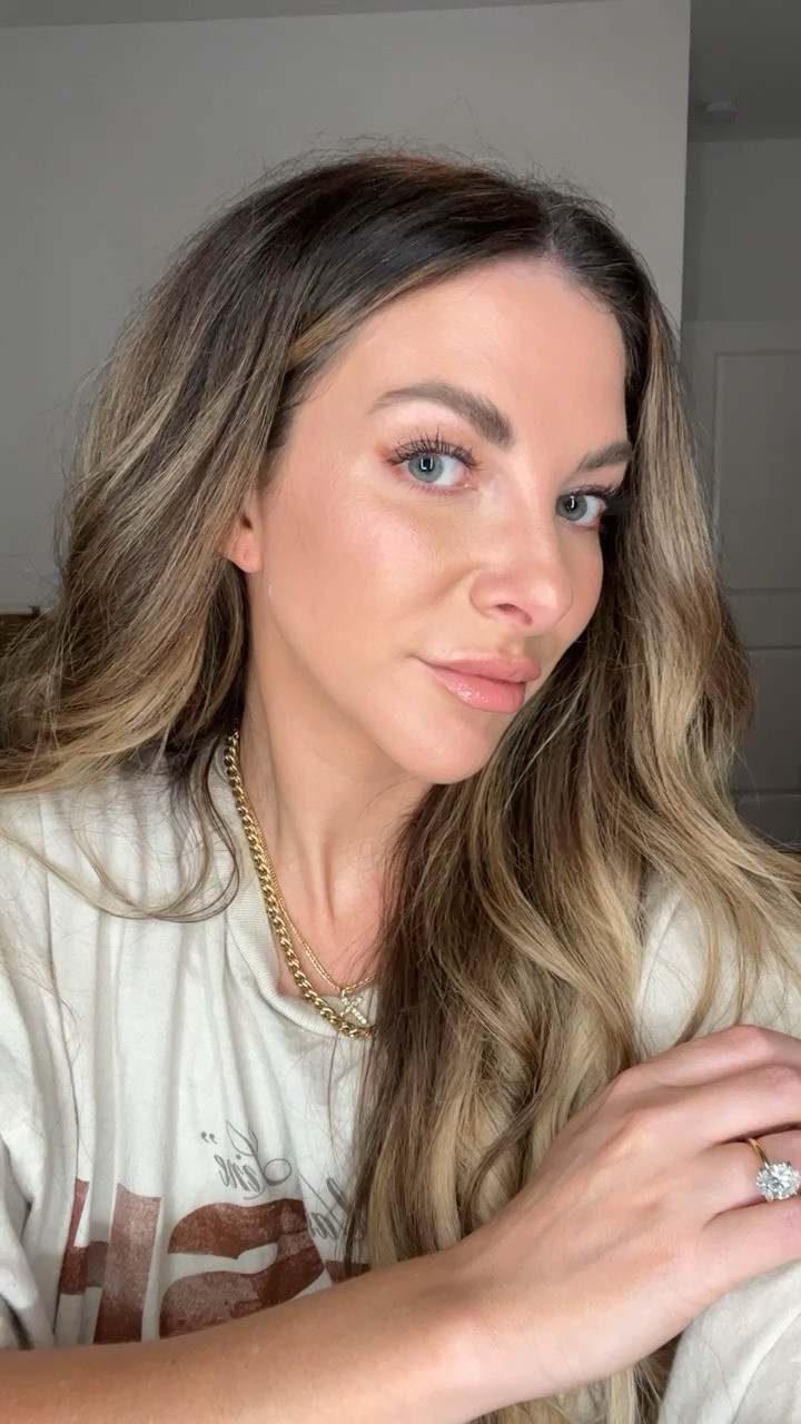 The vital Mary Phillips makeup technique! 

Foundation “vallarius” 
Lipstick - “Sam” 
Gloss “Turkish delight”
Dibs “shade 3"
Liner “anywhere caffeine” 

#LTKbeauty