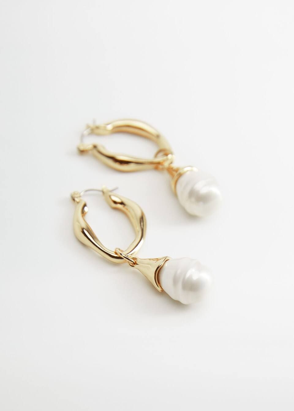 Perlen-Ohrhänger | MANGO (AT)