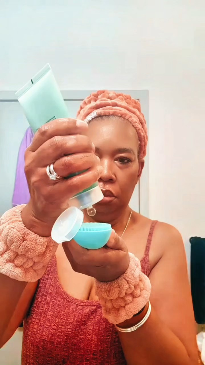 Your cleansing brush doesn’t have to be expensive.I use this one with my cleanser and I like that the silicone bristles feel gentle.It vibrates while cleansing and the back side is smoother for applying skincare after.Just one of those little things that makes my routine feel nicer.

#LTKdayinmylife #LTKvlog #LTKBeauty
