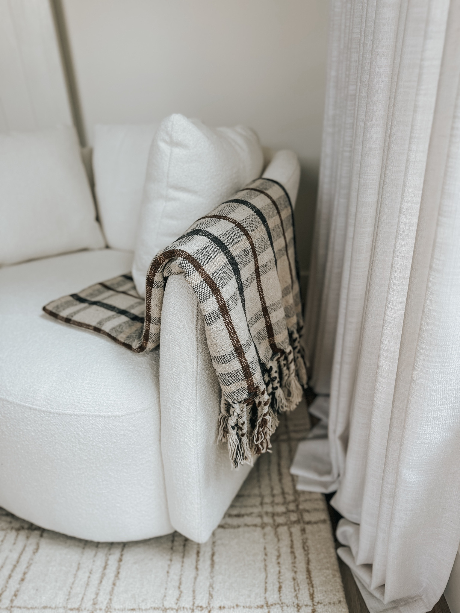 Amazon throw blanket- neutral and warm colors ✔️🙌🏻

#LTKHome #LTKSummerSales #LTKSaleAlert