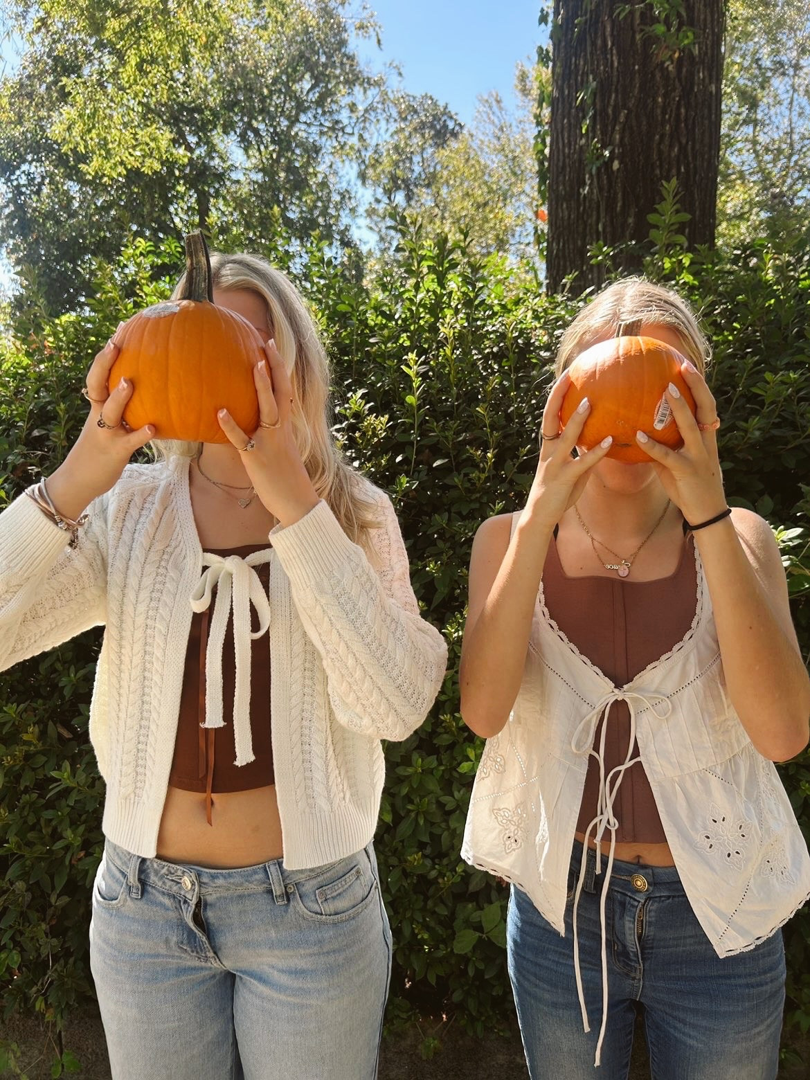 falling for fall all over again 🍂🤎🎃

#fallpics #fallinspo #picinspo #fallpics🍁 #fallpictures🍂🍁