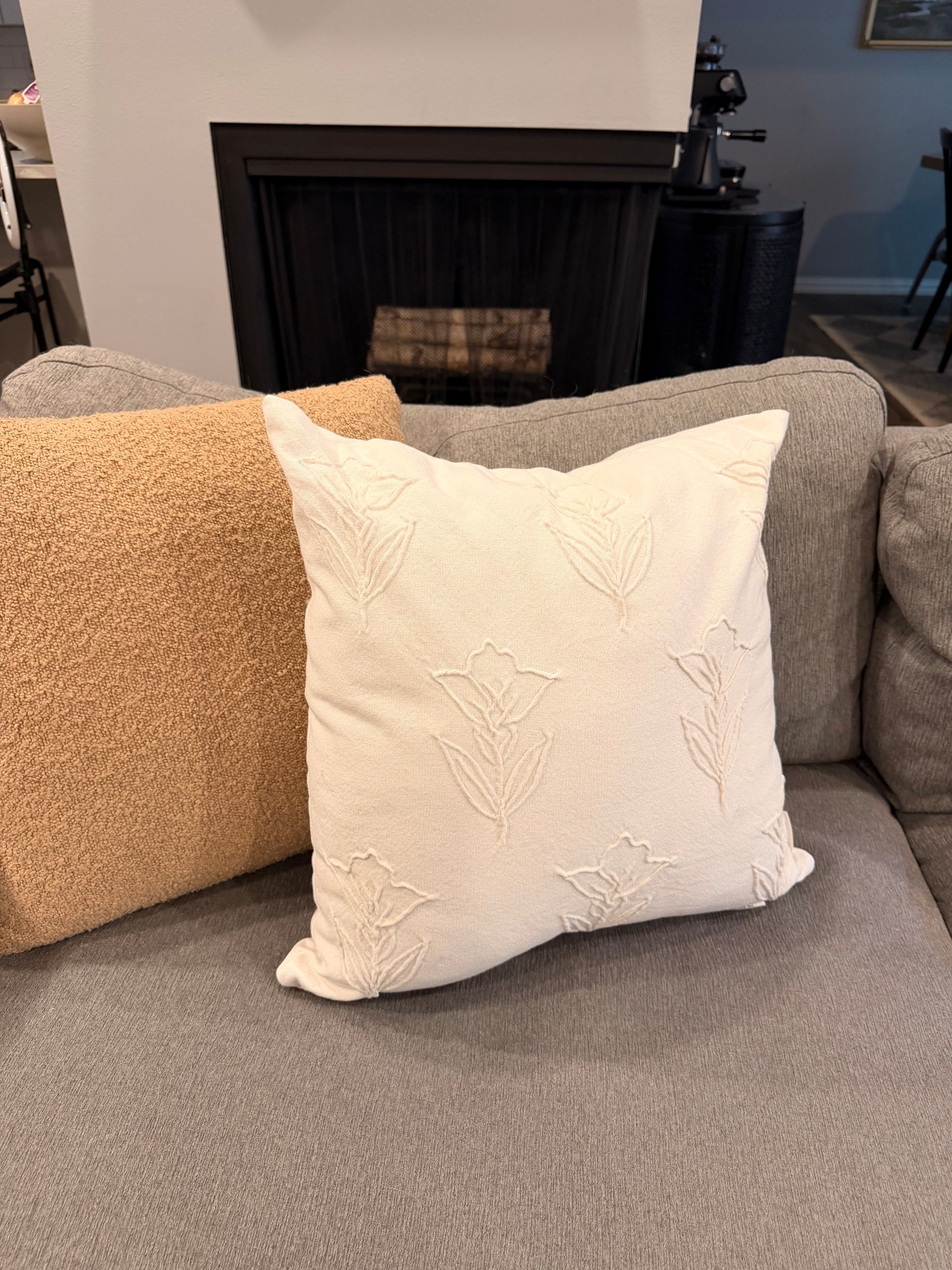 Spring throw pillows 

#LTKHome #LTKdayinmylife #LTKU