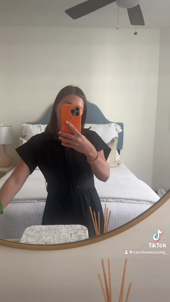 Tuckernuck dupe from Amazon + Target flats! 🖤
Wearing a size small 