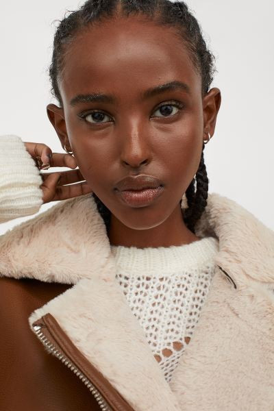 Oversized biker jacket in faux leather with faux shearling lining and large, notched lapels with ... | H&M (US + CA)