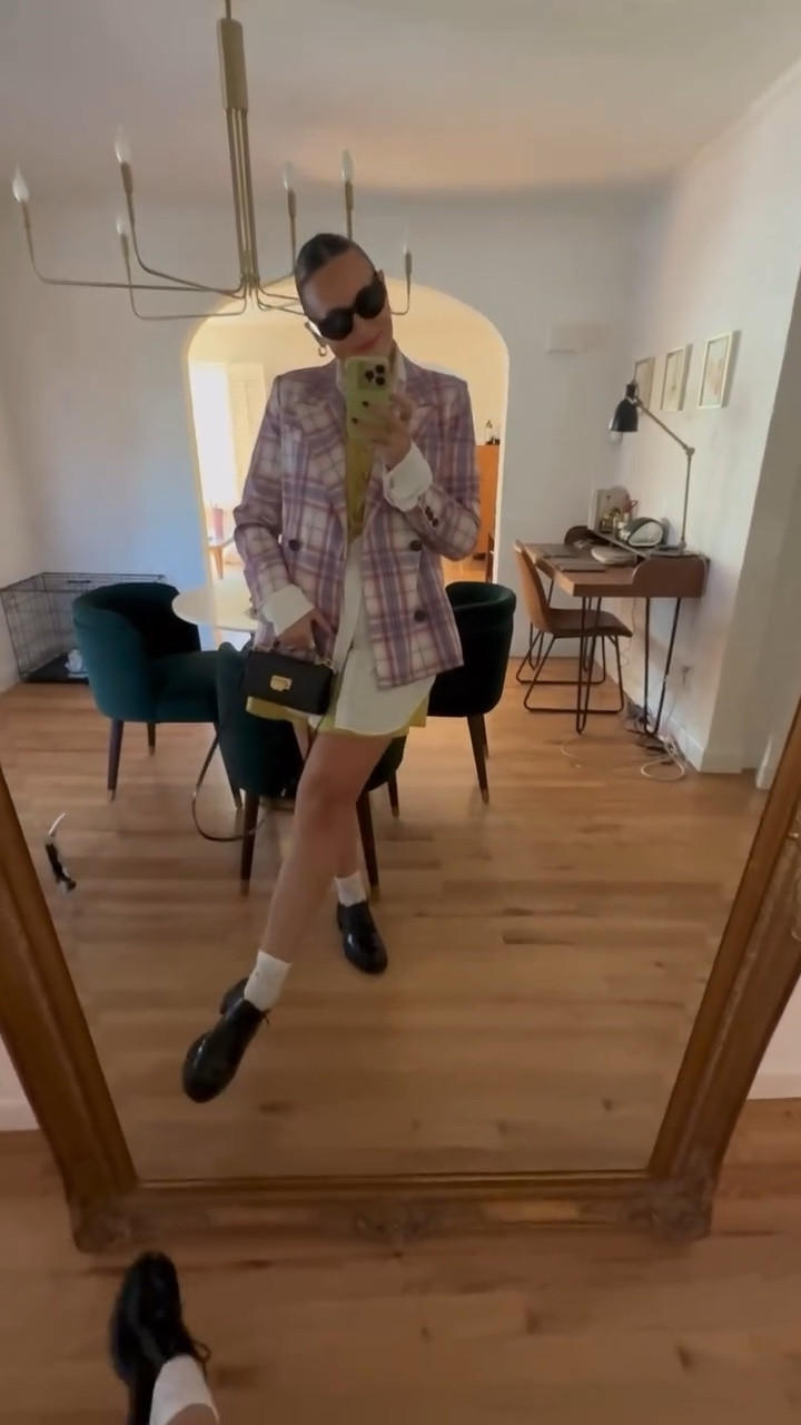 Friday Fits 💕 
.
Get dressed with on Fridays! Because a girl should be allowed to throw a fit on Fridays 😘 
.
#fridayfit #ootd #stylediary #fashiondesigner