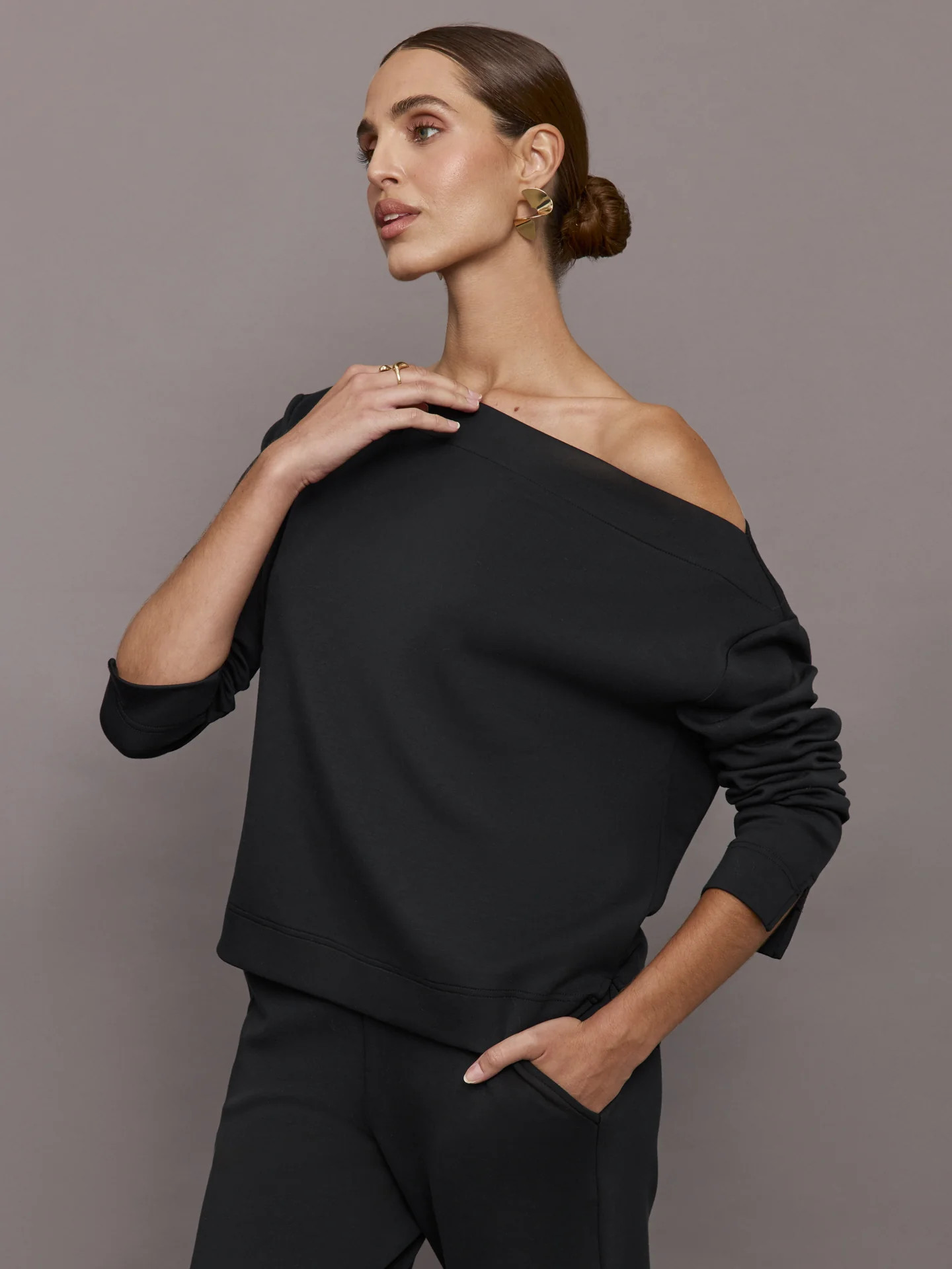Drapey Knit Sweatshirt in Interlock - Black | Carbon38
