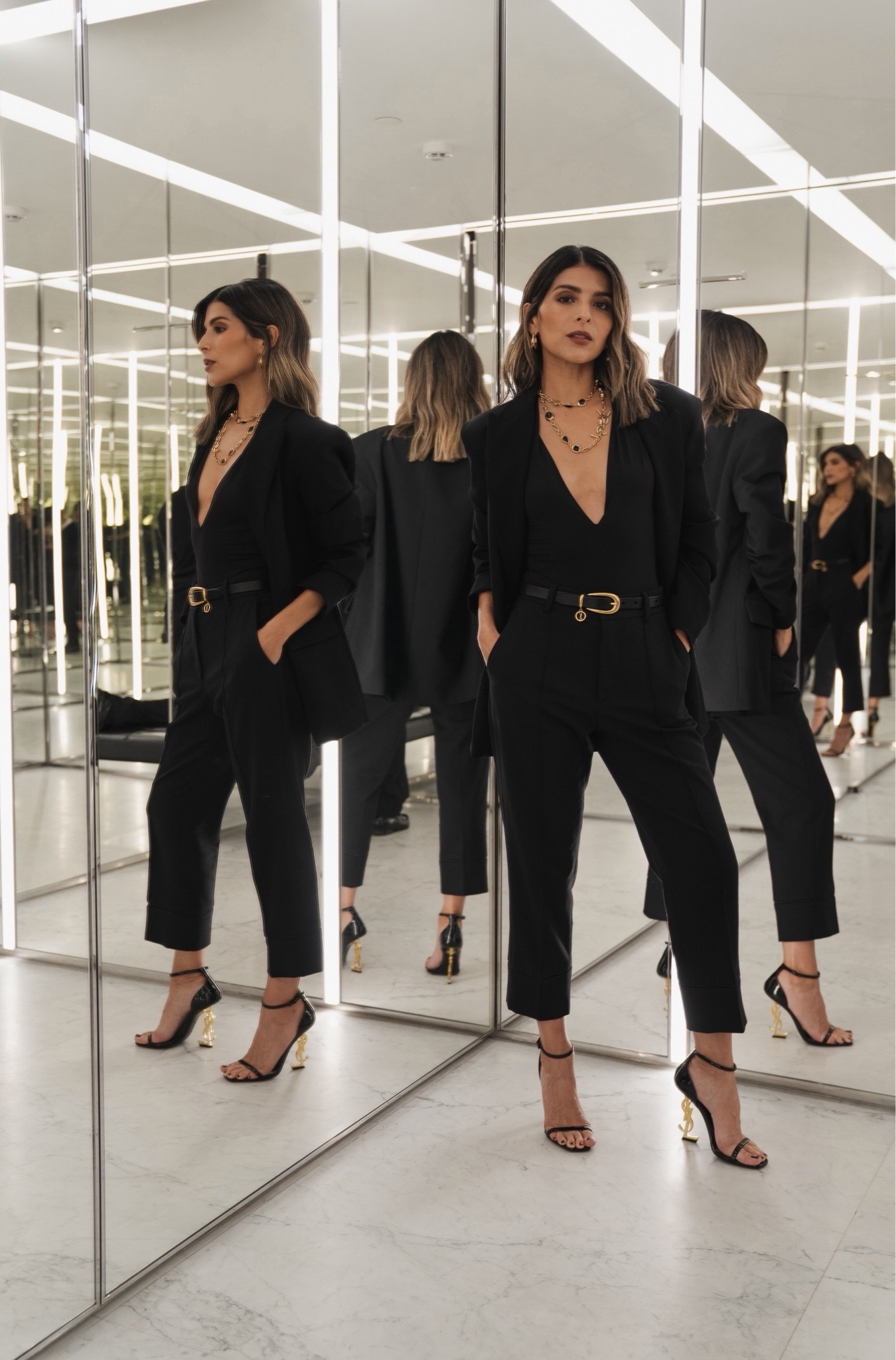 You can never go wrong with an all black look 🖤