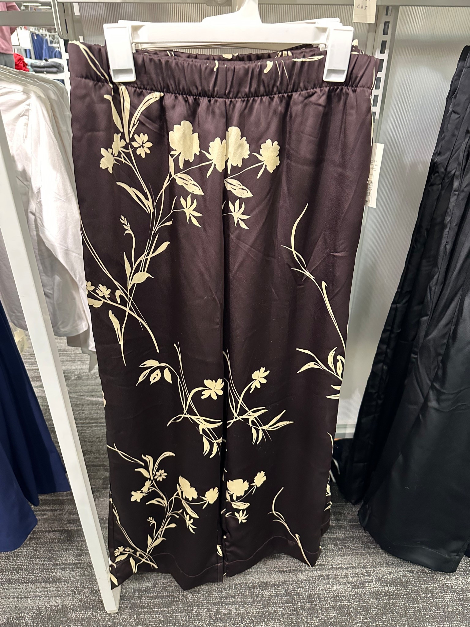 These satin pants are so fun - would be great for vacation
@Target 

#LTKTravel #LTKOver40 #LTKMidsize