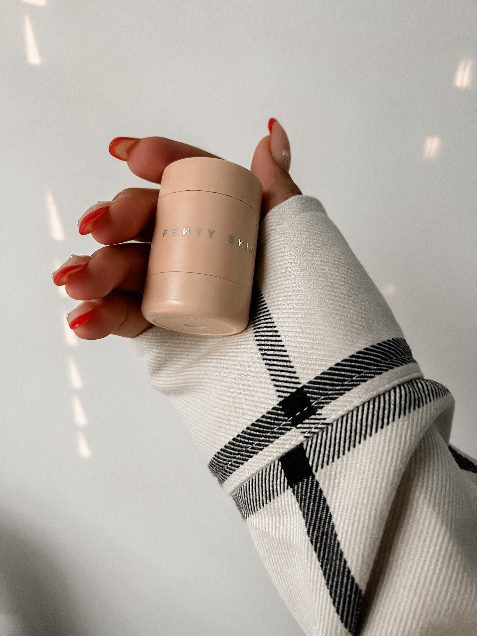 fenty plush puffin 

#LTKunder100 #LTKbeauty #LTKstyletip