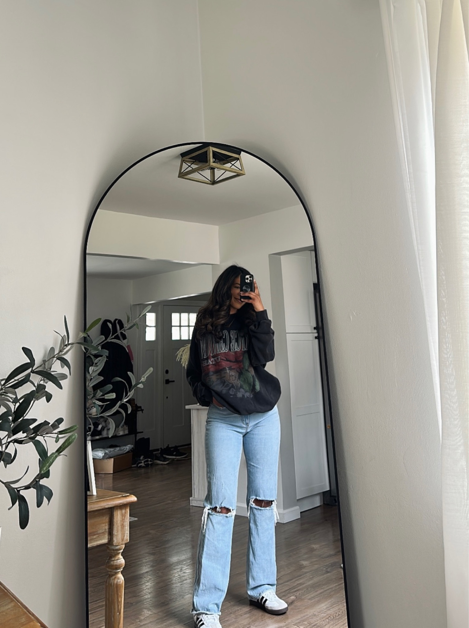 Abercrombie jeans!!! Abercrombie 90’s relaxed jeans curve love 28/6 long! Abercrombie graphic sweatshirt size large adidas sneakers-  casual style 